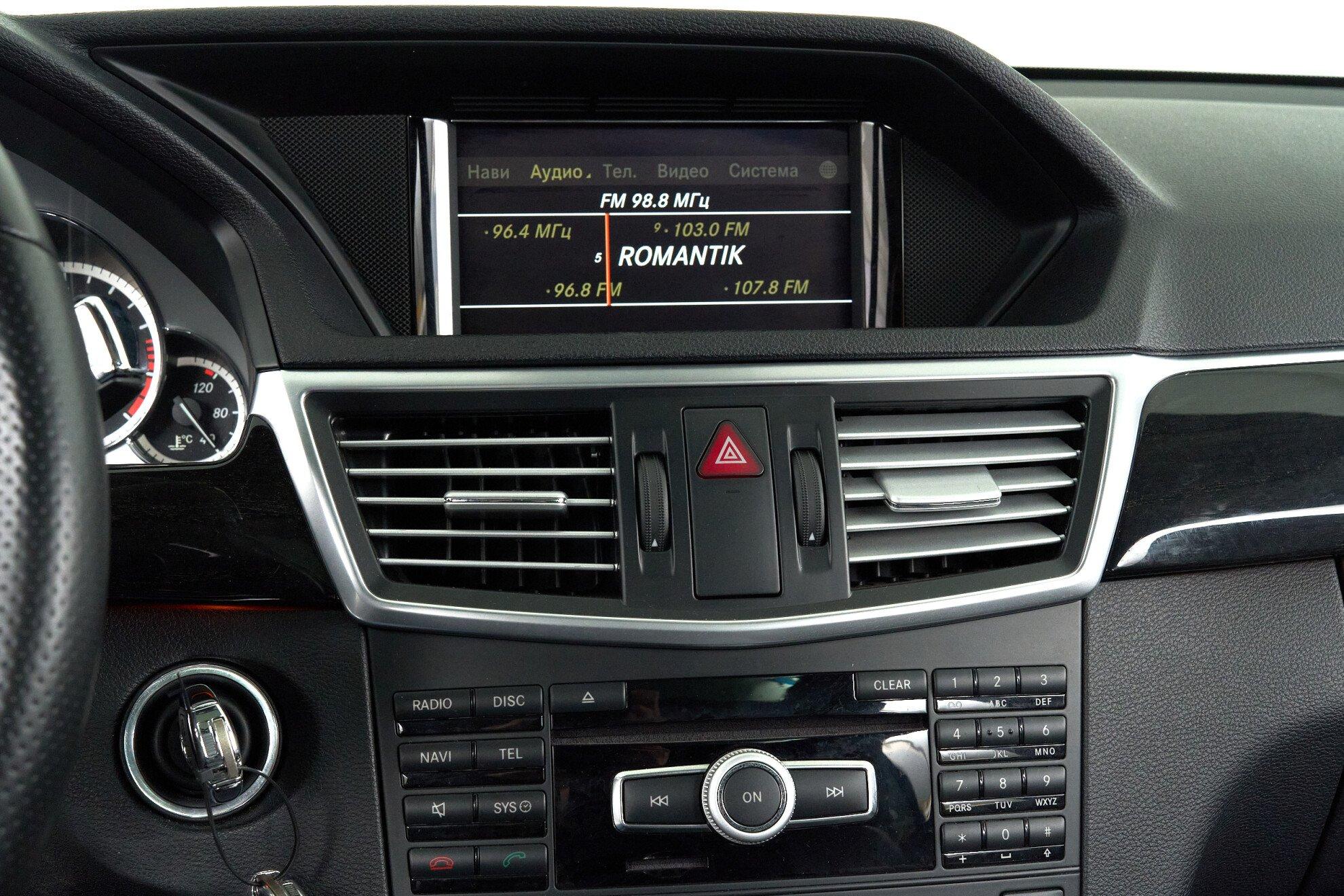Mercedes-Benz E-Класс 2012, белый