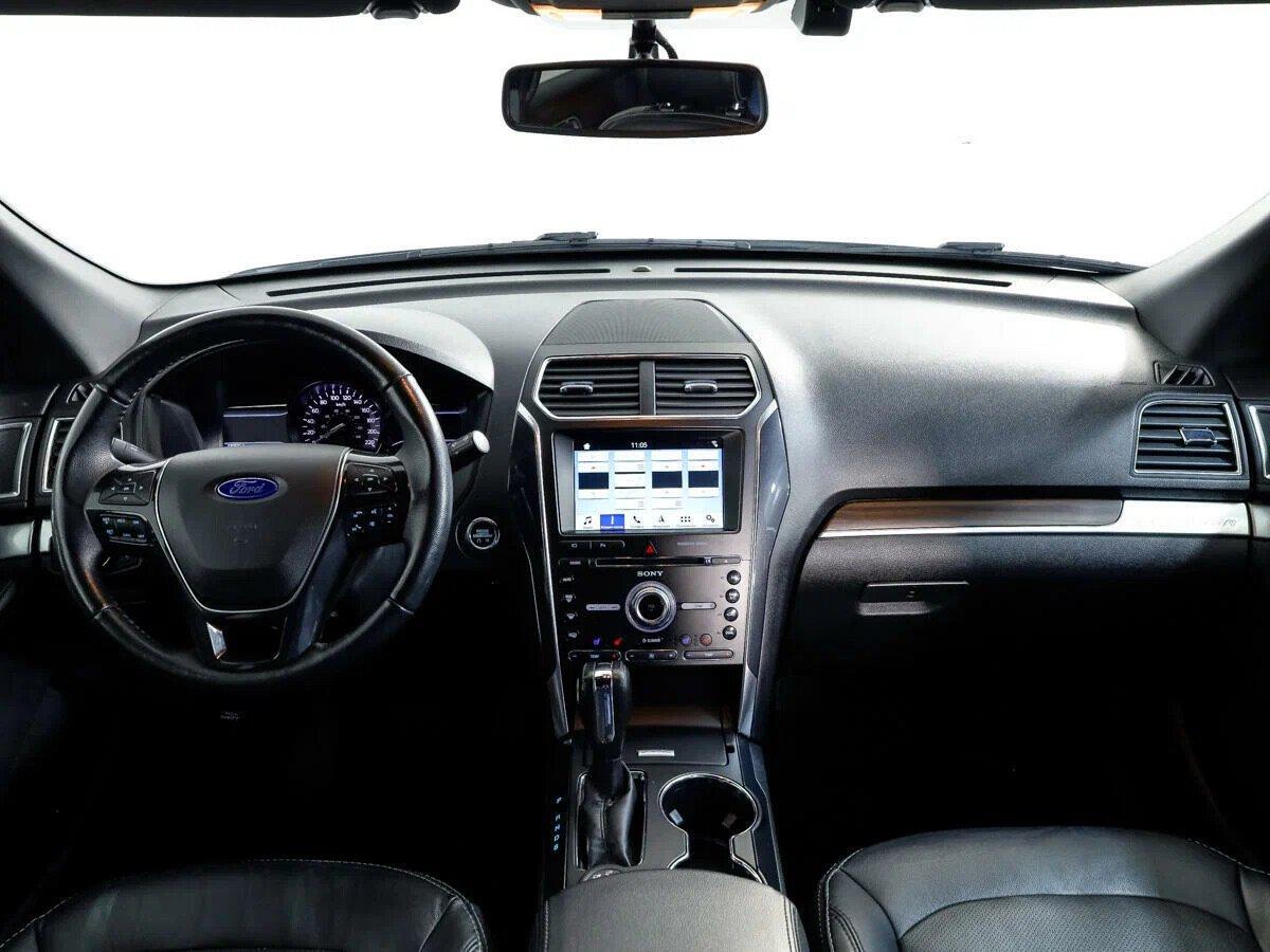 Ford Explorer 2018, белый