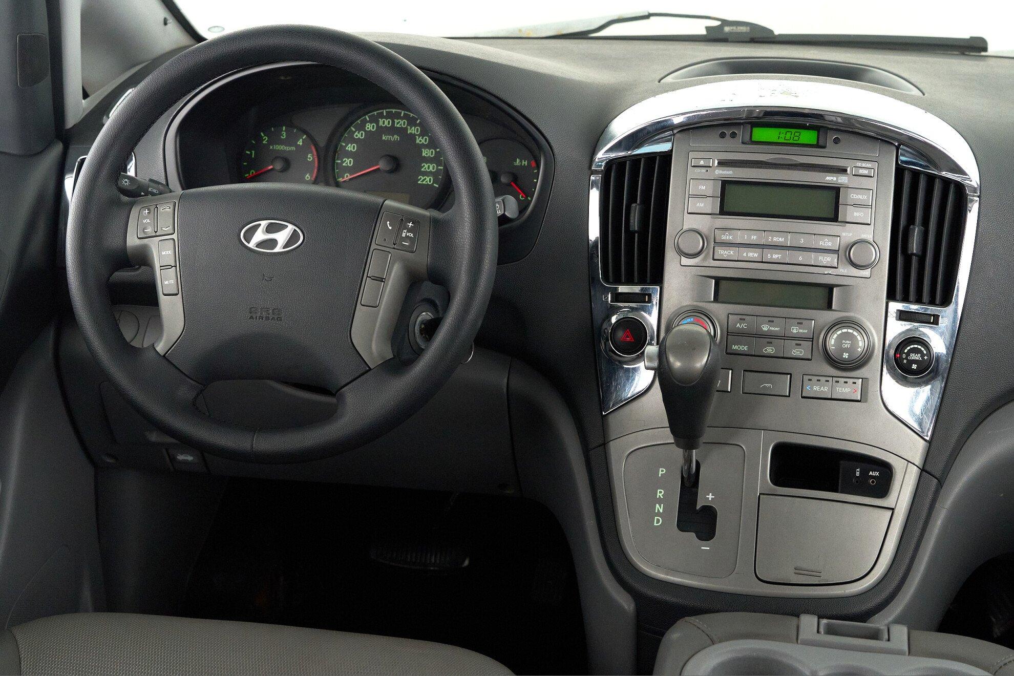 Hyundai Grand Starex 2007, серебряный