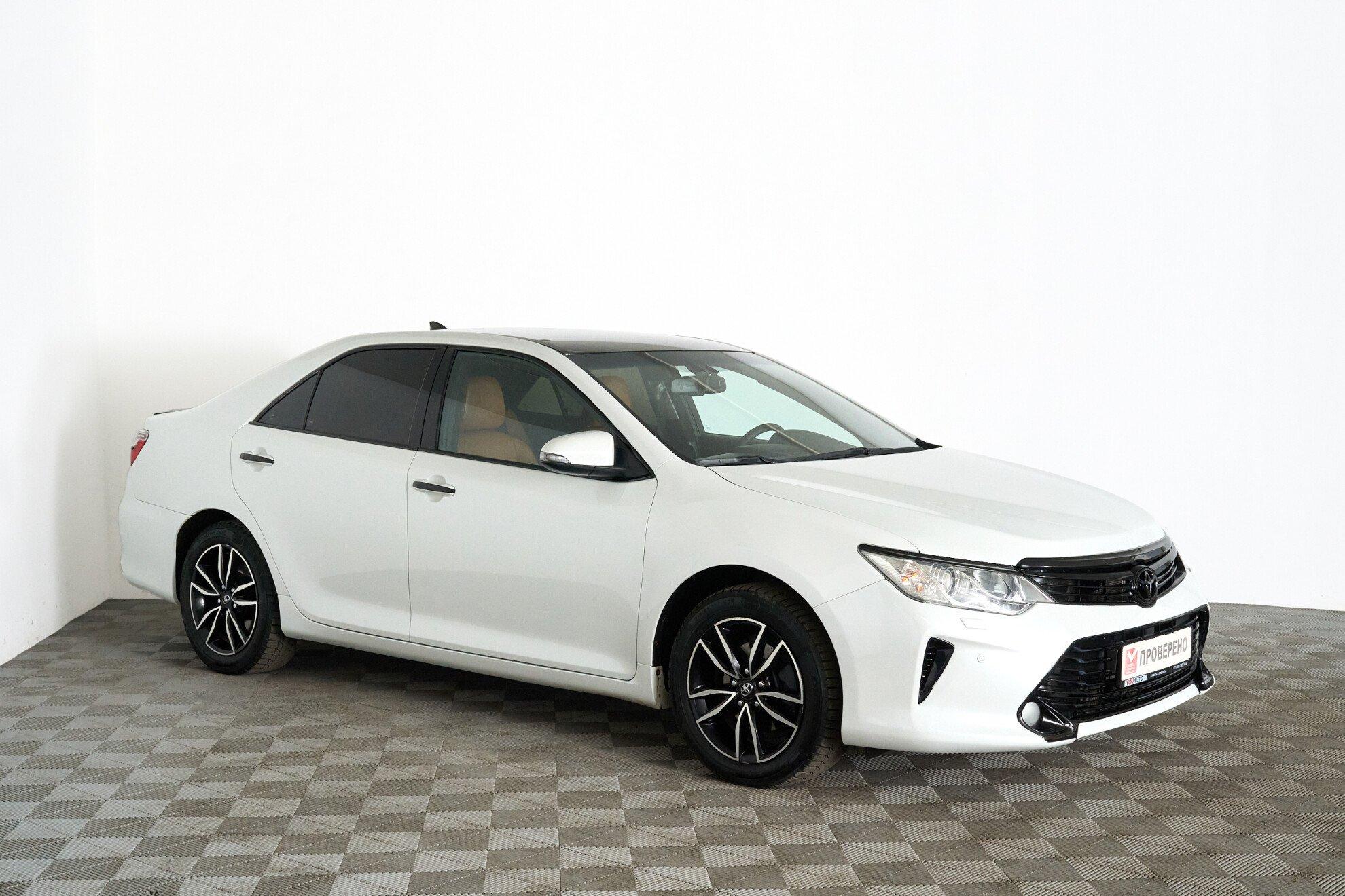 Toyota Camry 2017, белый