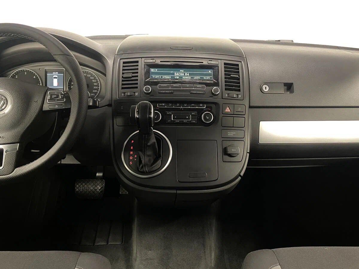 Volkswagen Multivan 2013, серый