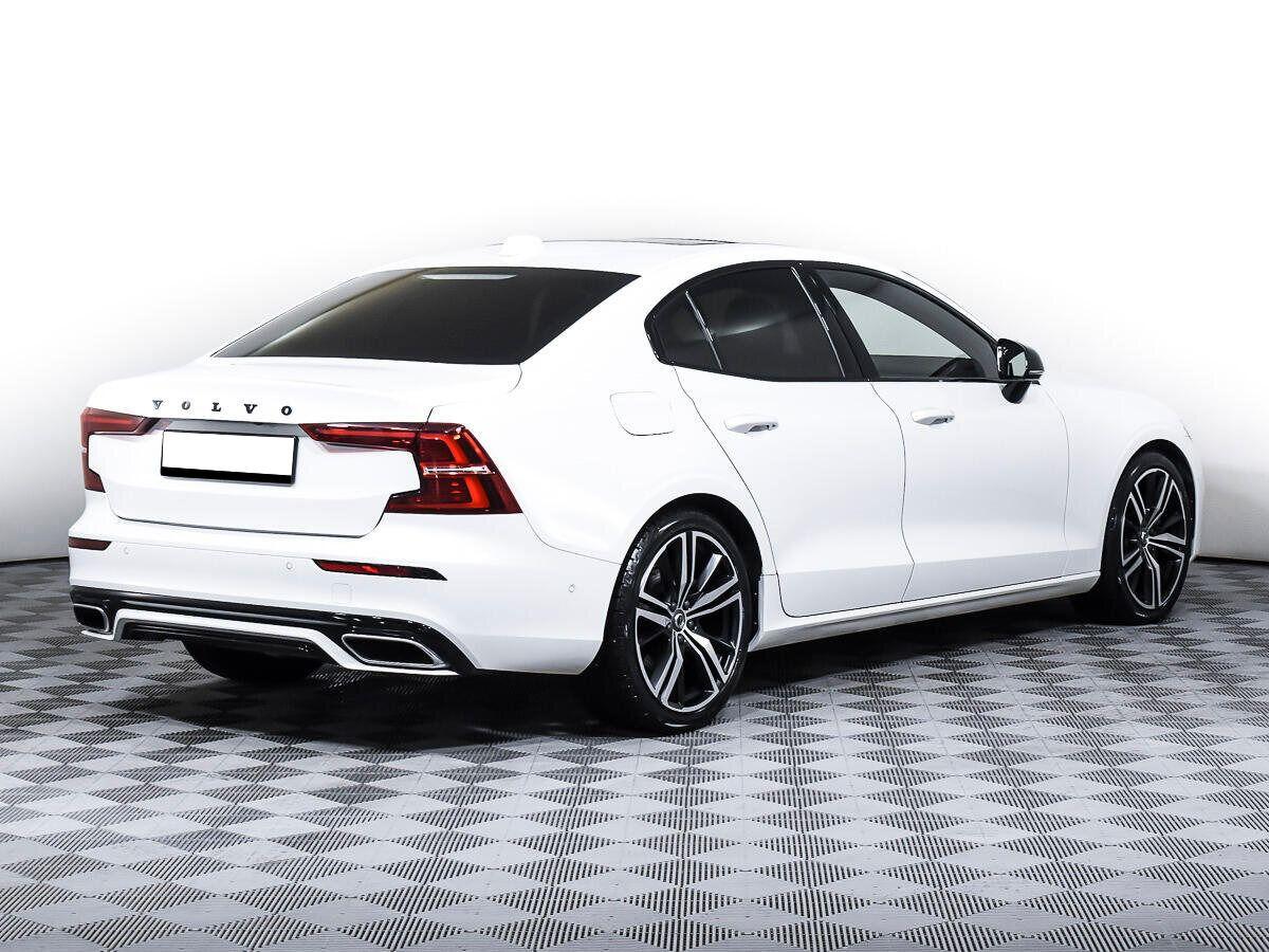 Volvo S60 2022, белый