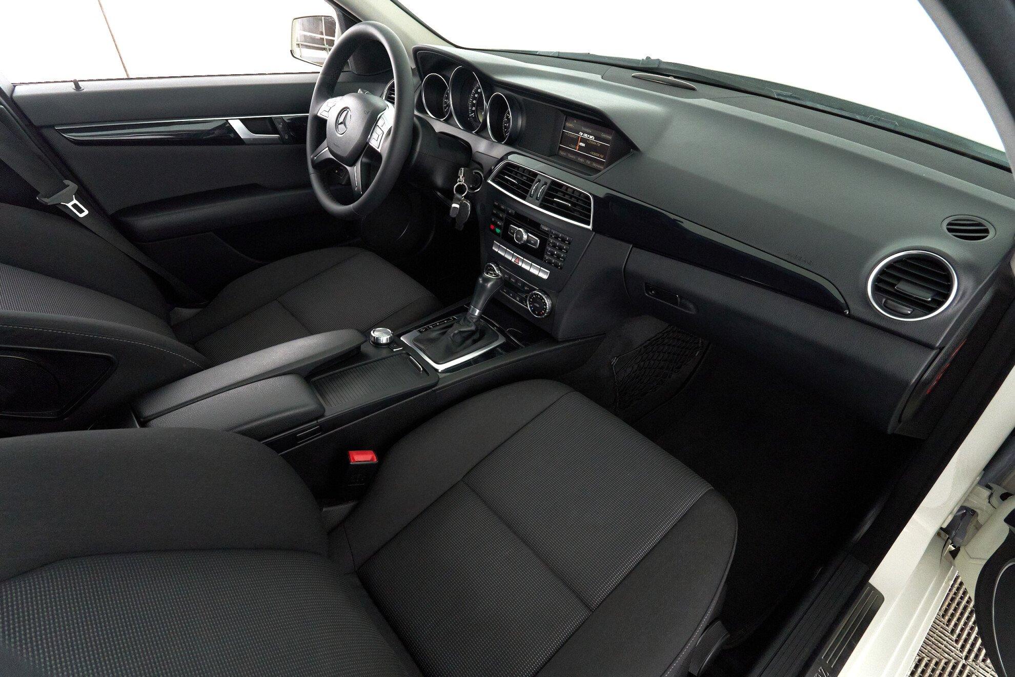 Mercedes-Benz C-Класс 2012, белый