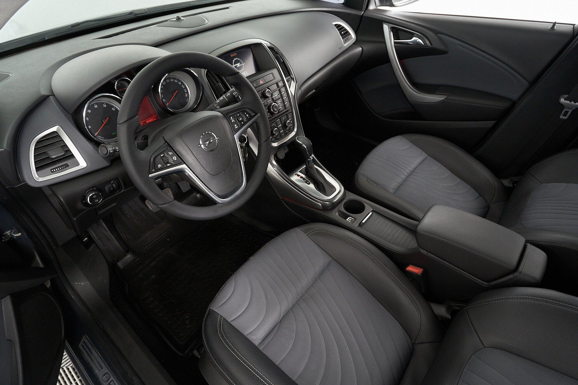 Opel Astra 2013, серый