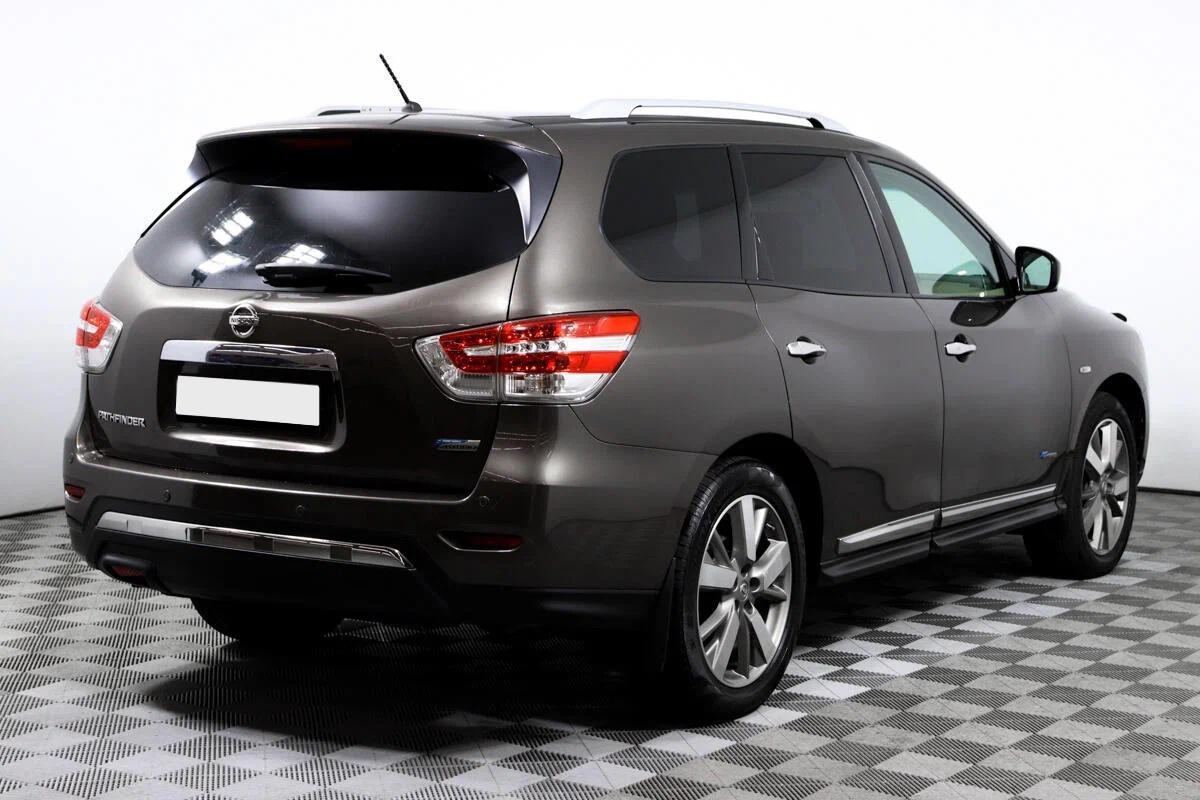 Nissan Pathfinder 2015, серый