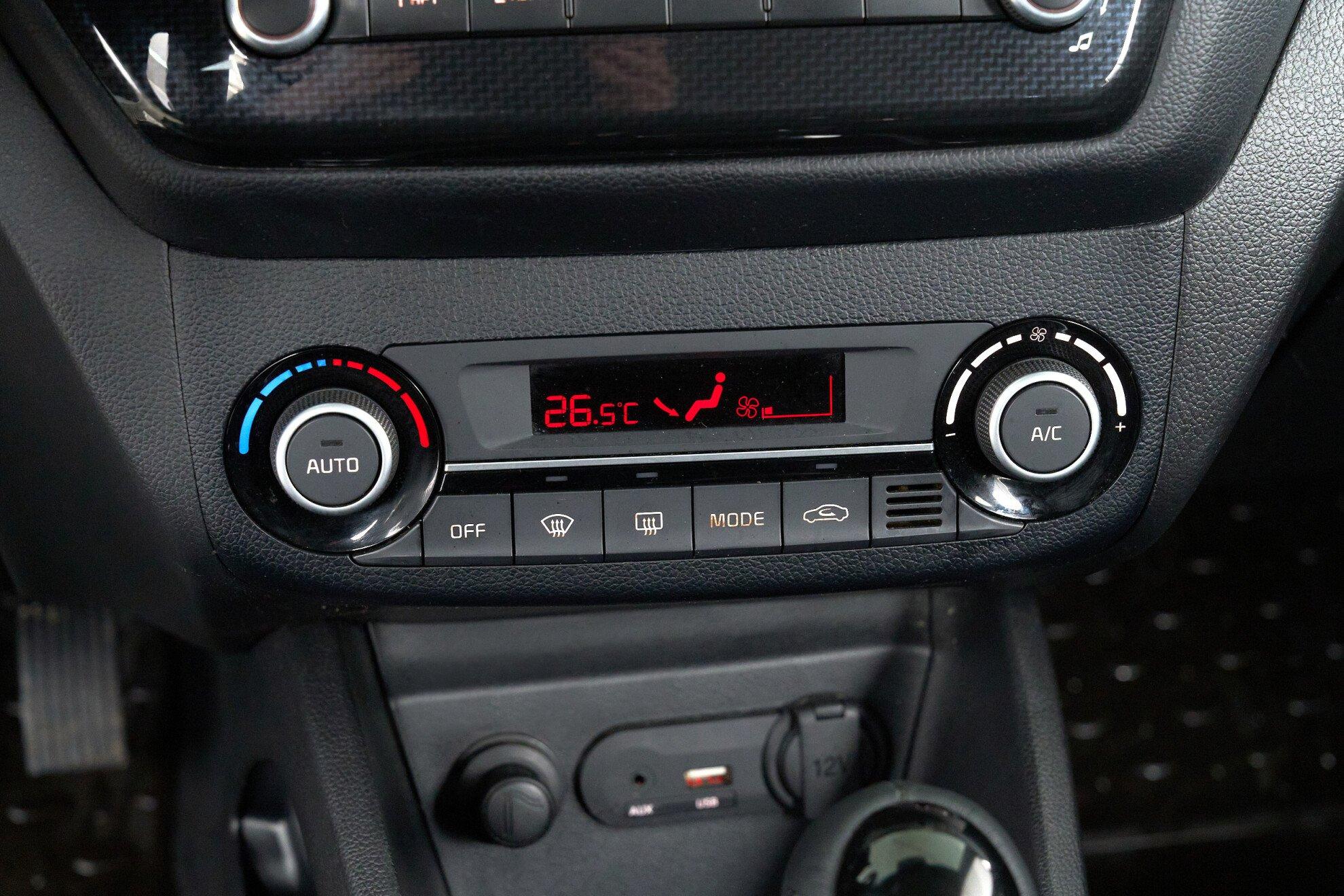 Kia Rio 2016, белый