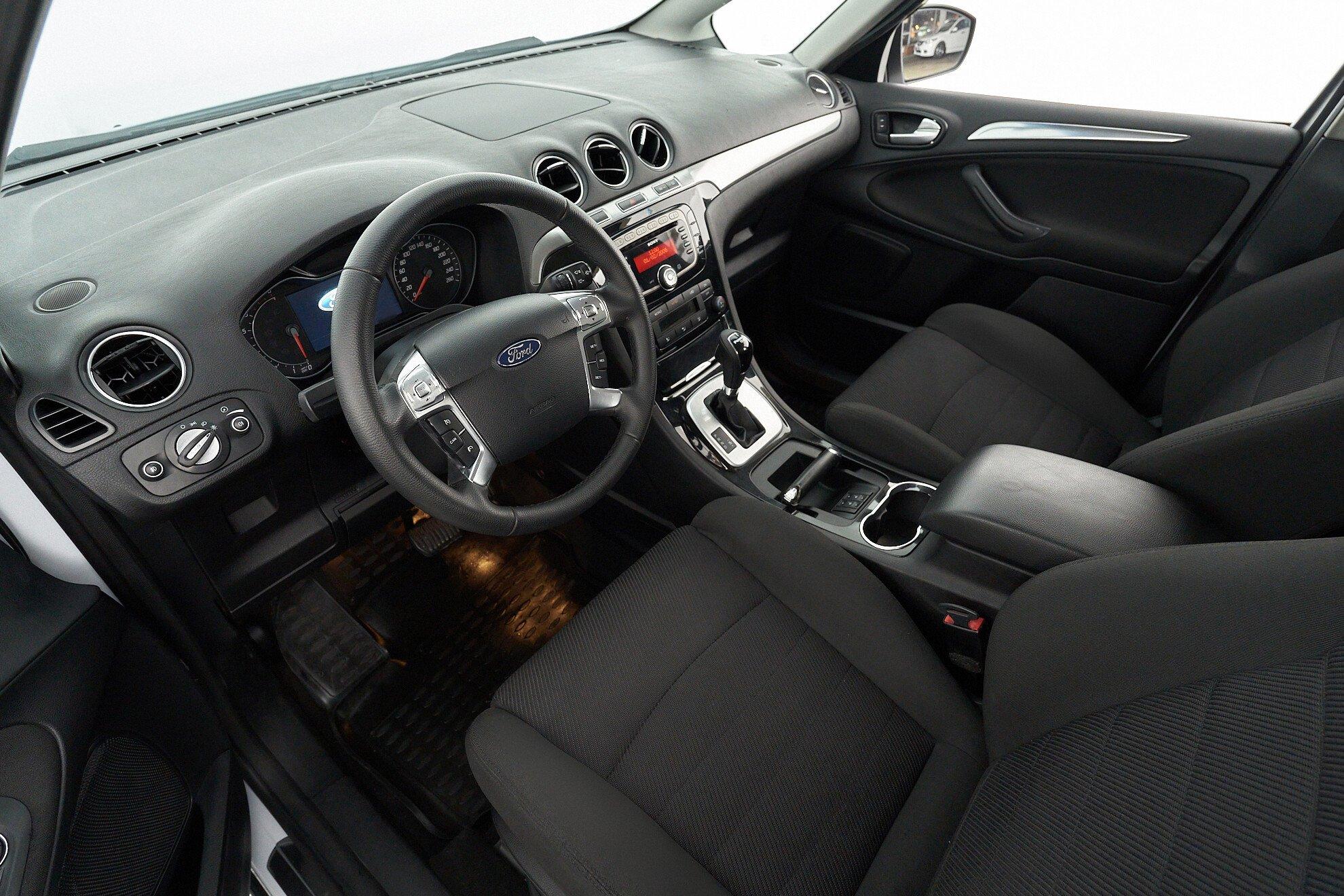 Ford S-MAX 2012, белый