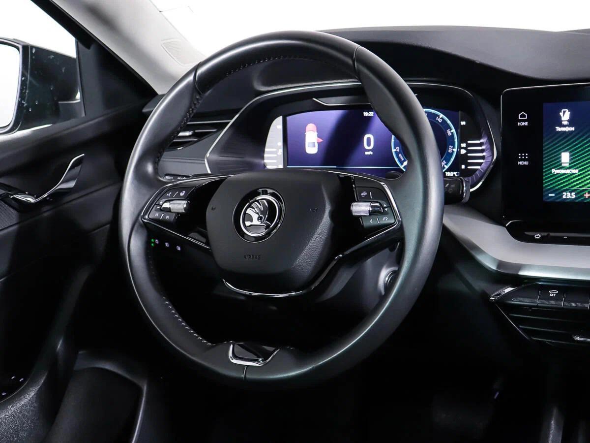 Skoda Octavia 2023, серый