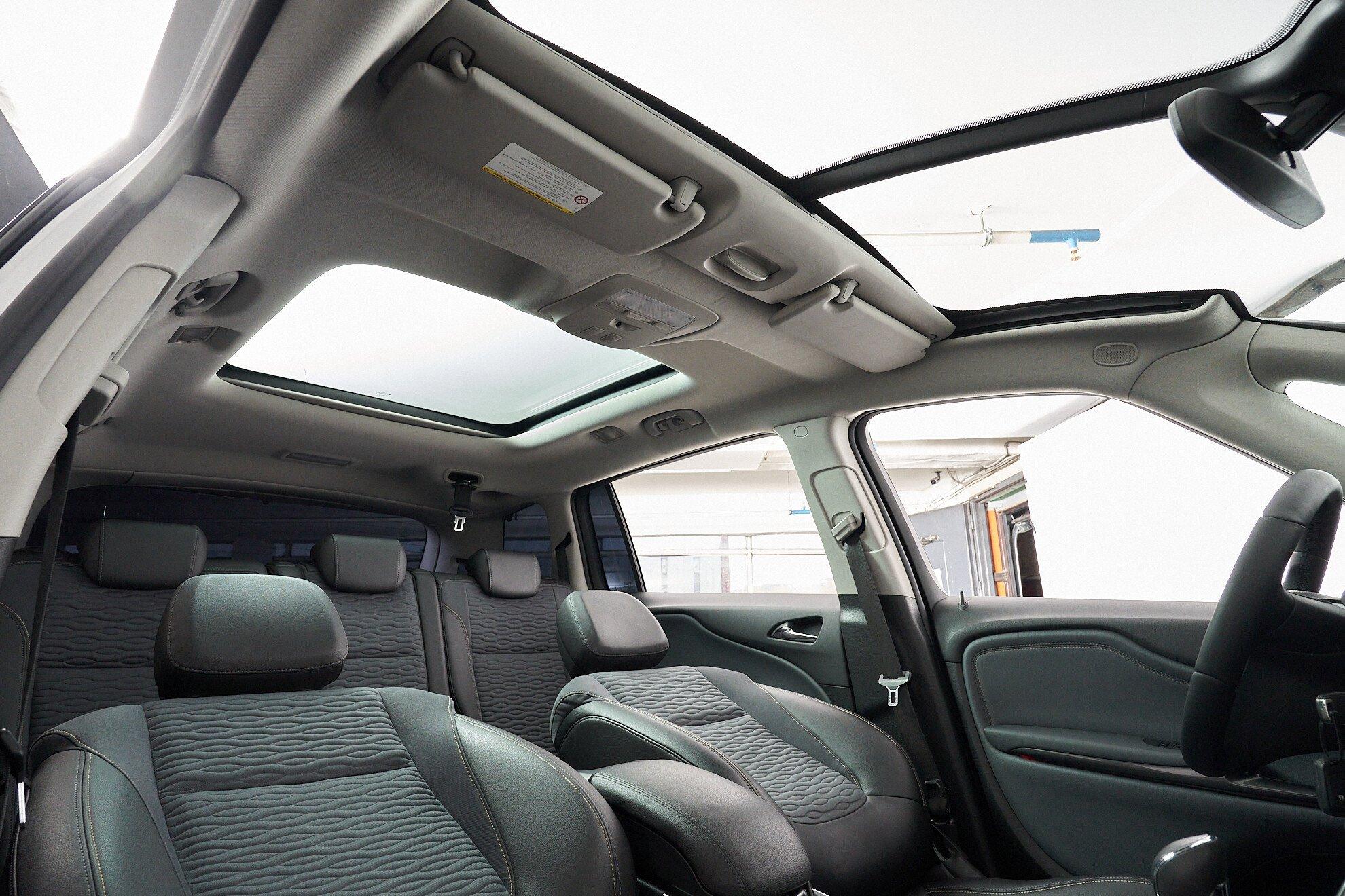 Opel Zafira 2015, серебряный