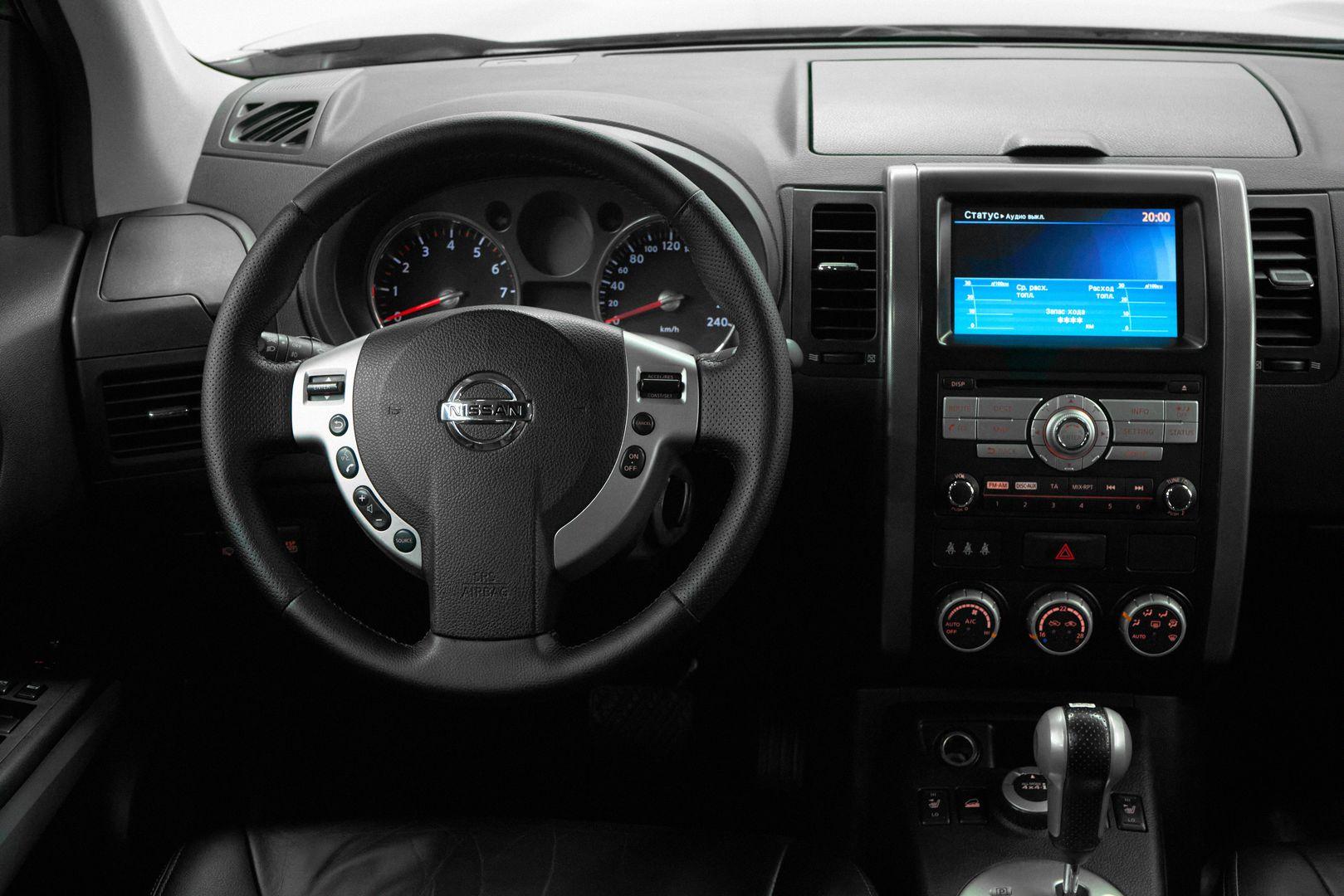 Nissan X-Trail 2010, черный