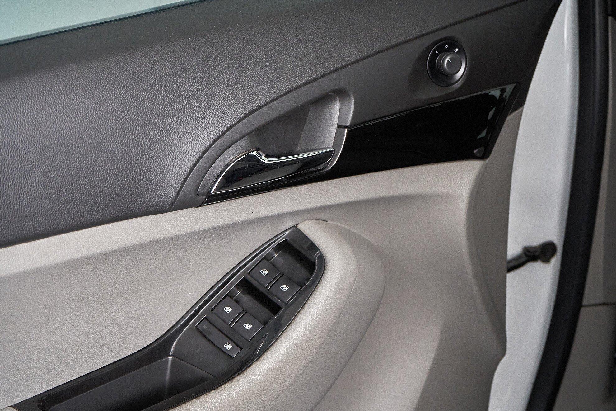 Chevrolet Orlando 2013, белый