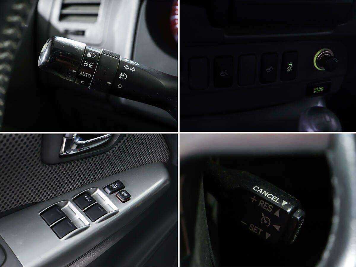 Toyota Hilux 2013, синий
