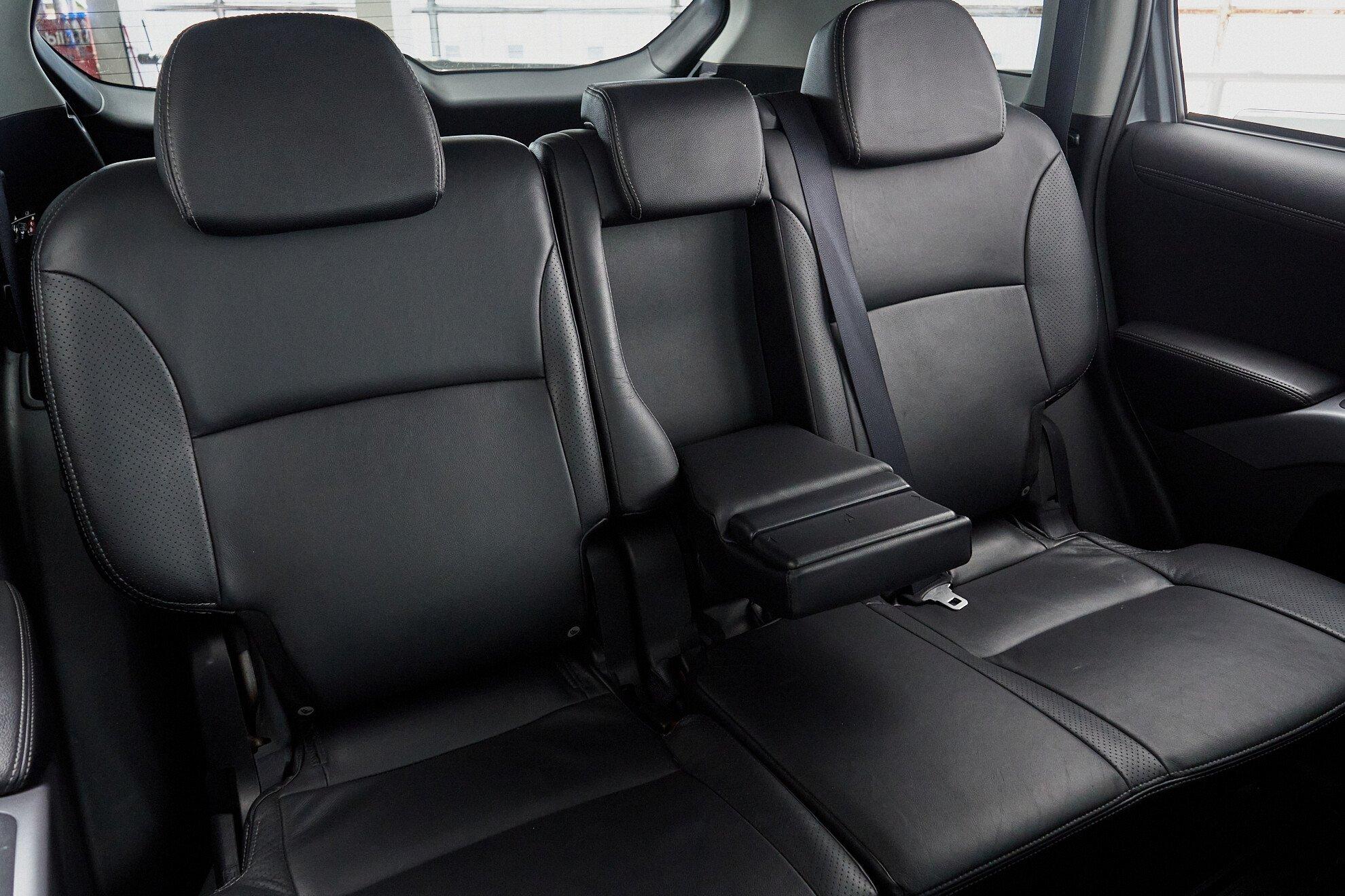 Mitsubishi Outlander 2010, серебряный