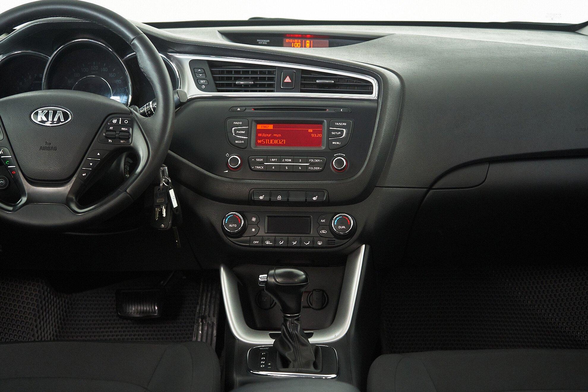 Kia Ceed 2018, белый