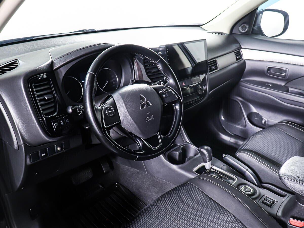 Mitsubishi Outlander 2018, черный