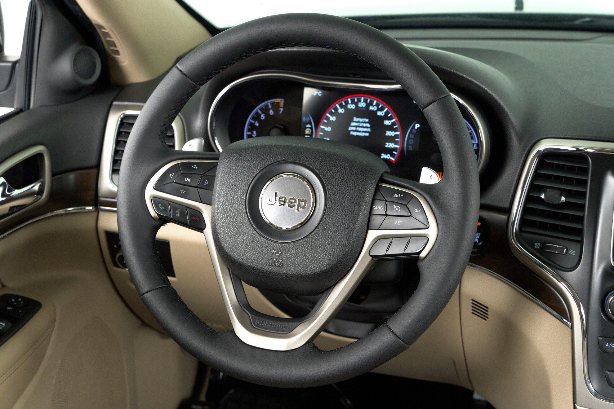 Jeep Grand Cherokee 2013, черный