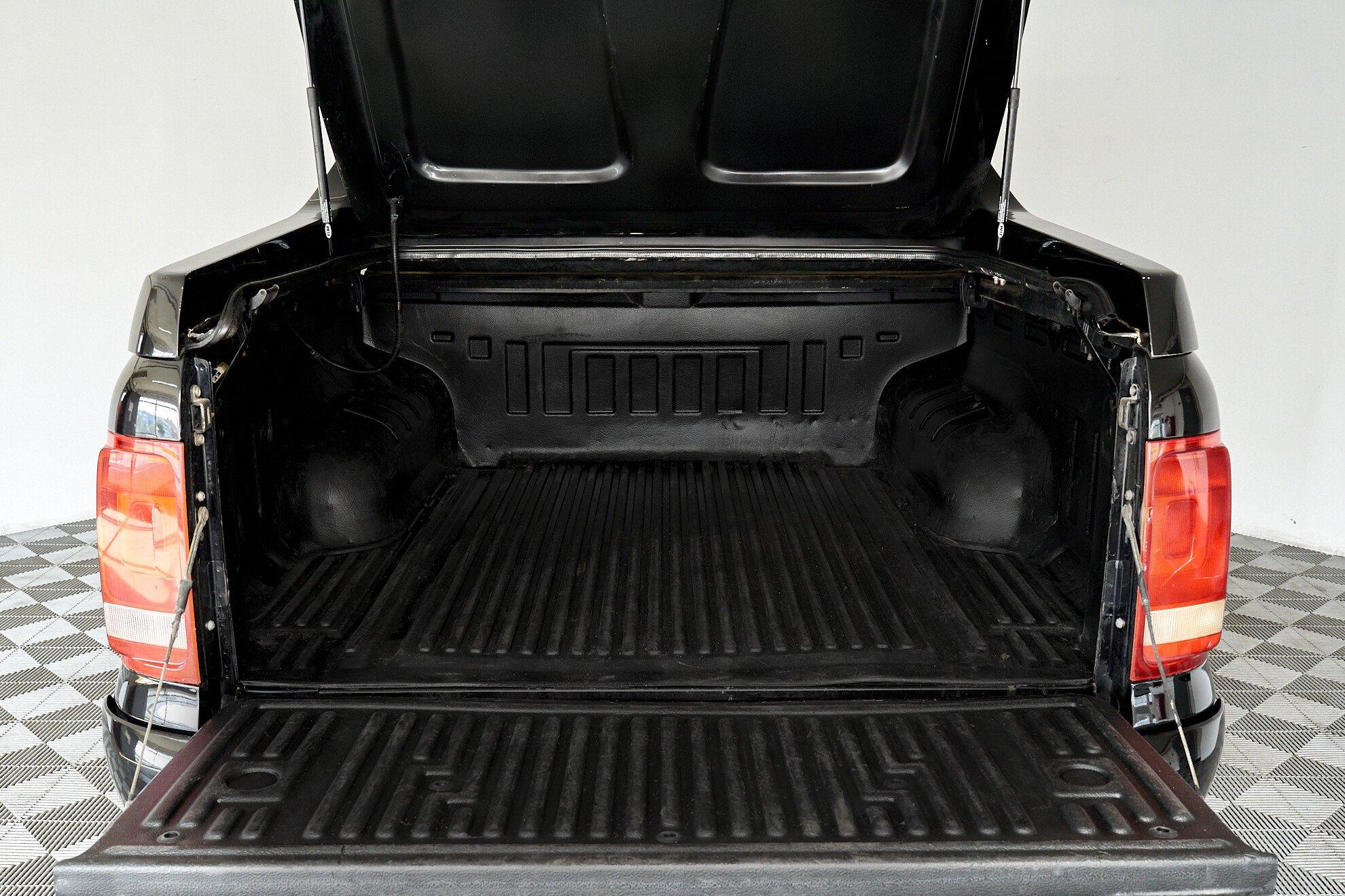 Volkswagen Amarok 2013, черный