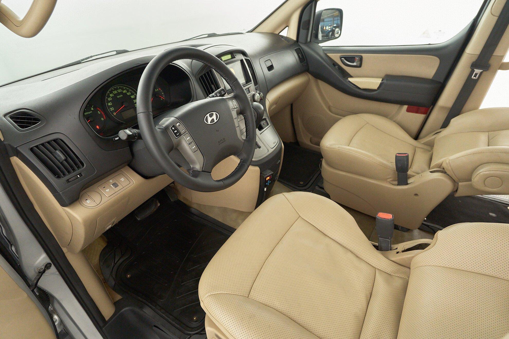 Hyundai Grand Starex 2008, серебряный