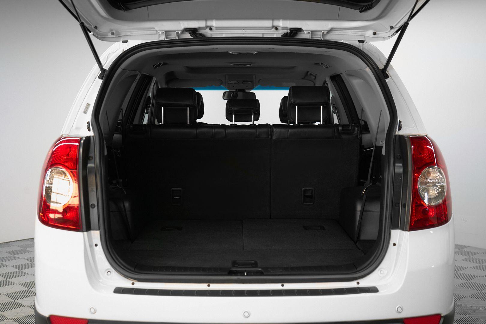 Chevrolet Captiva 2012, белый