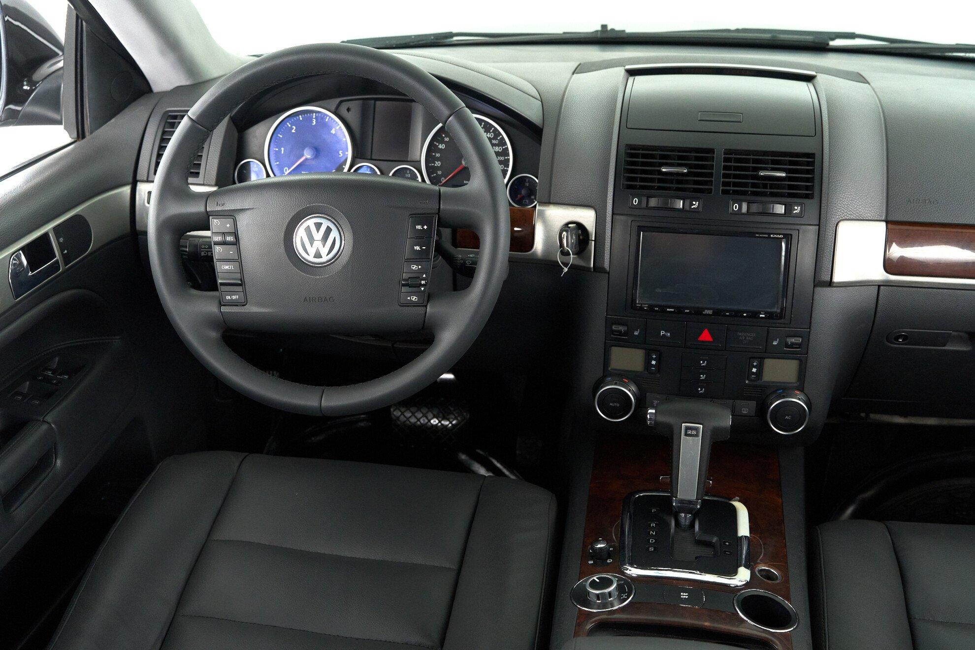 Volkswagen Touareg 2008, черный