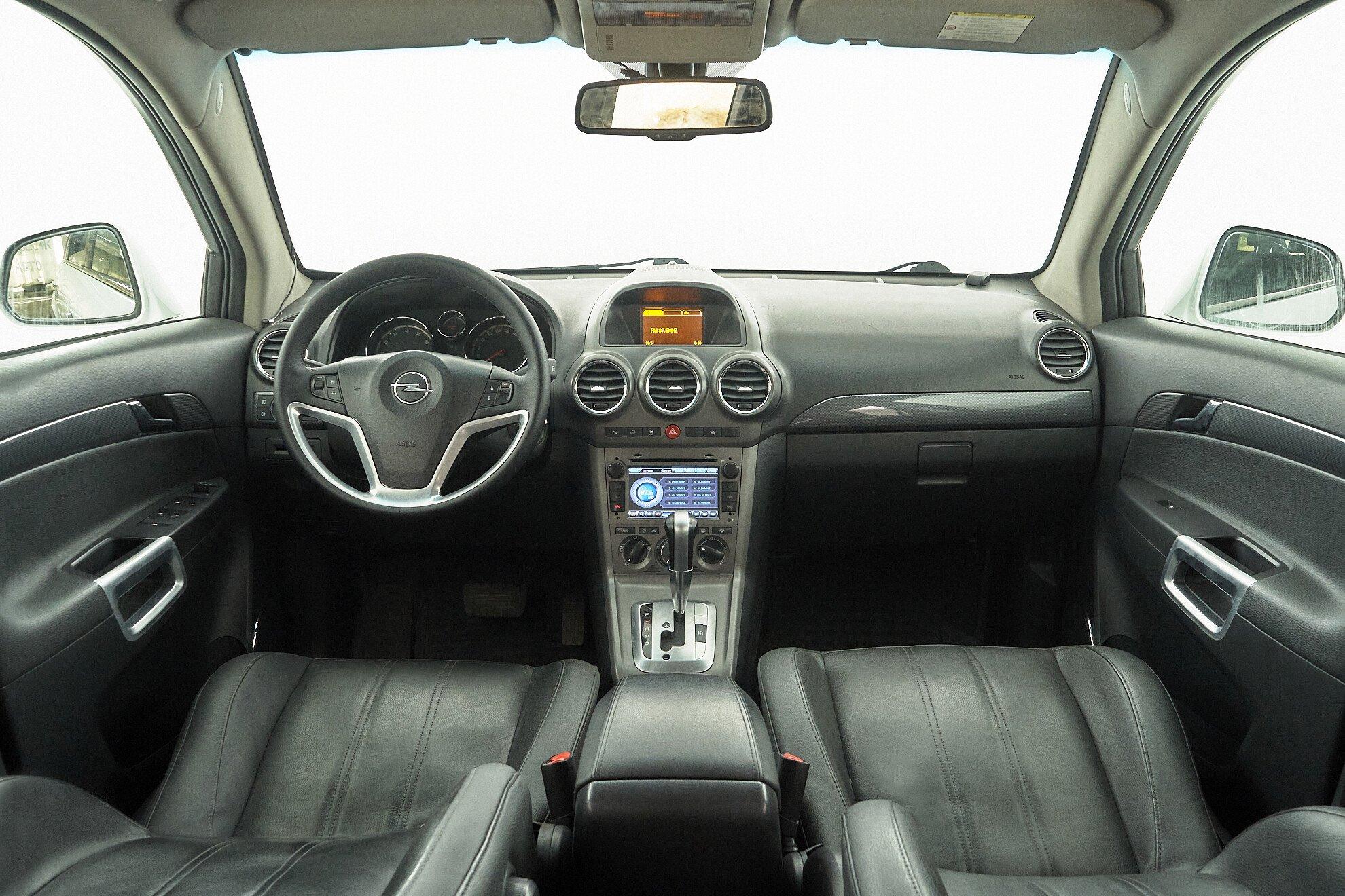 Opel Antara 2011, белый