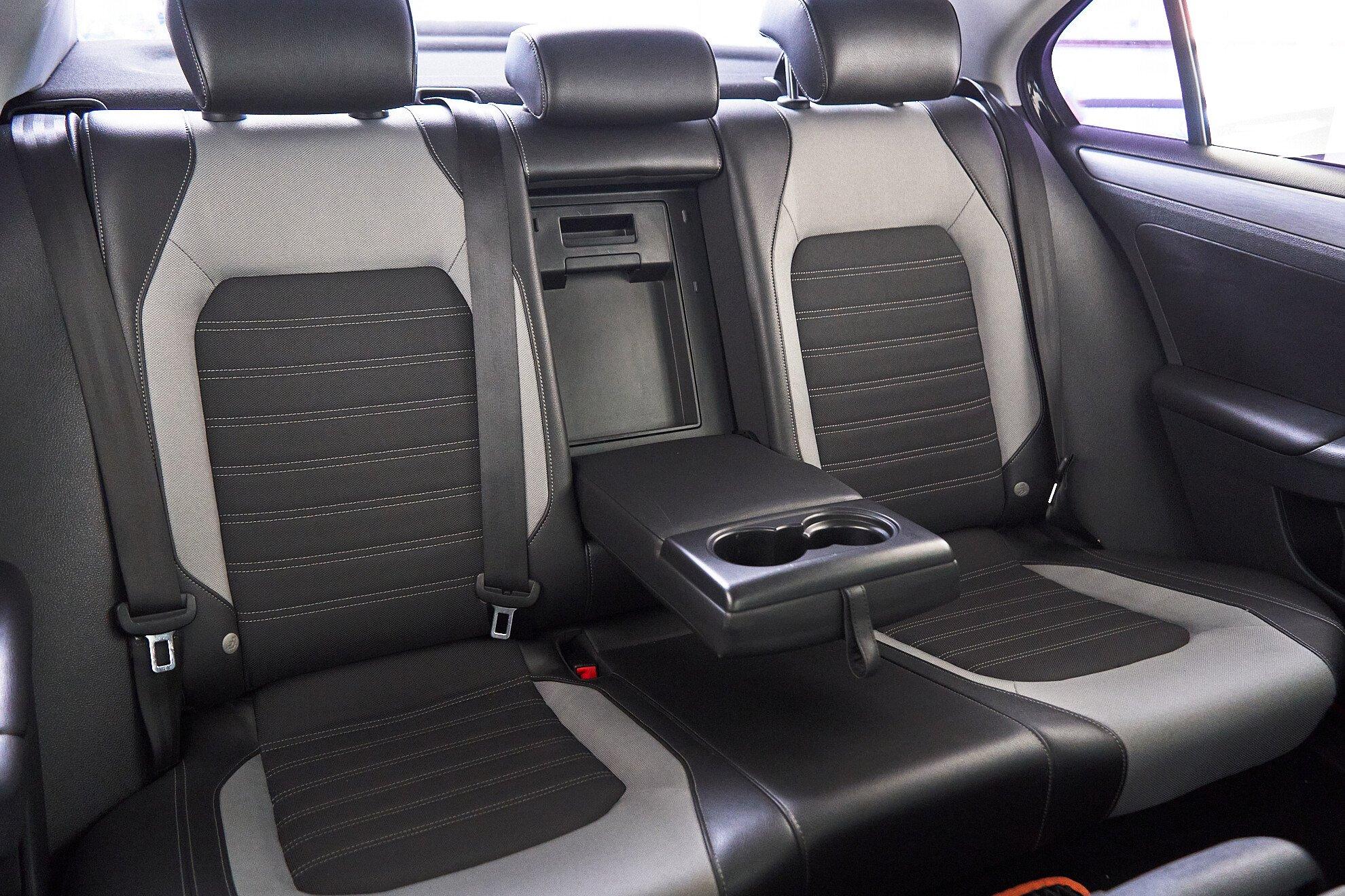 Volkswagen Jetta 2013, черный