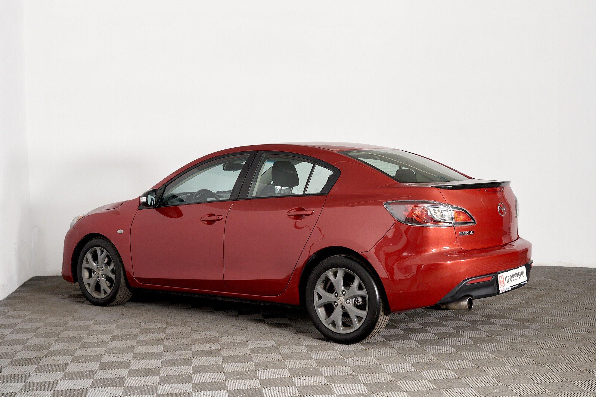 Mazda 3 2011, красный