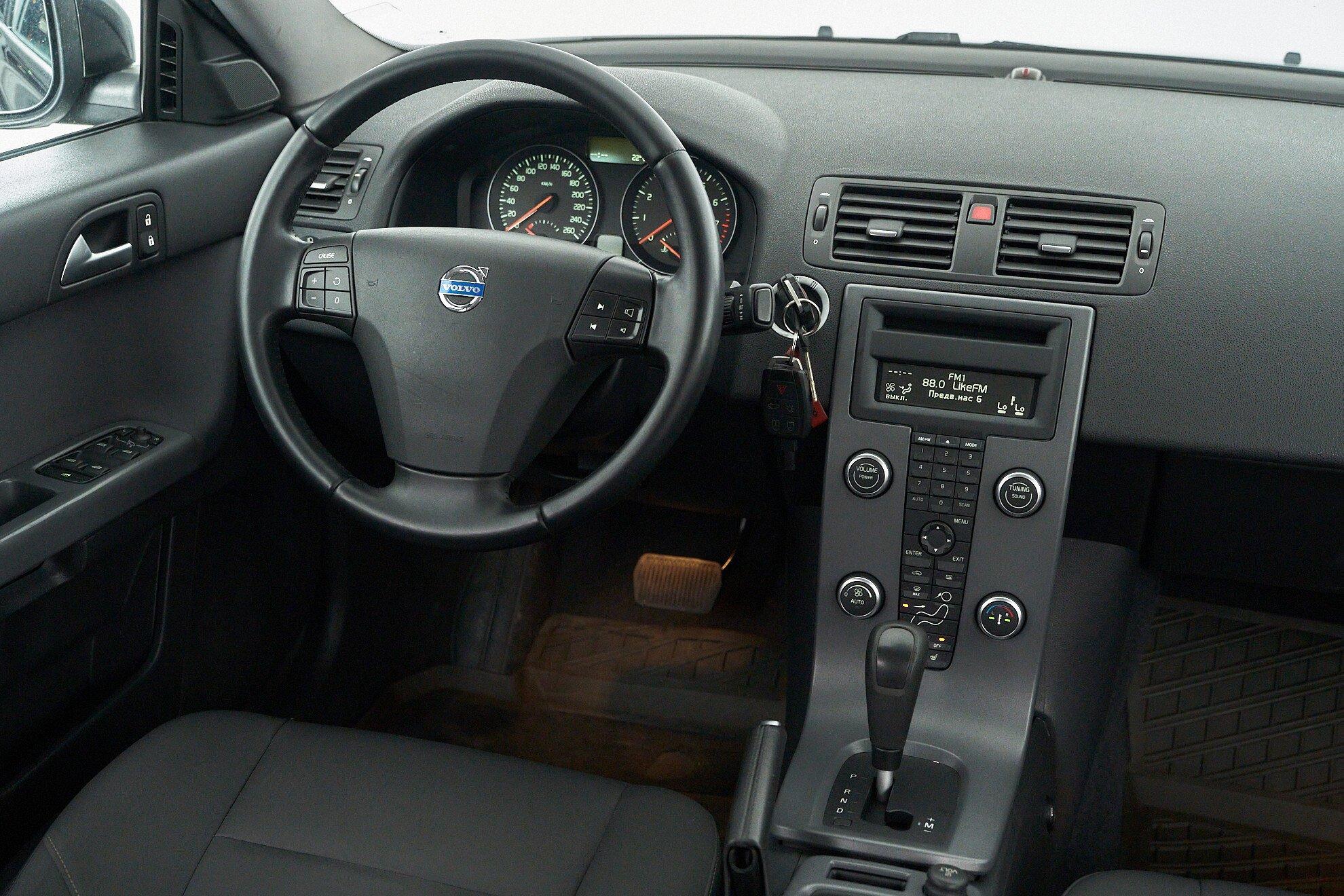 Volvo S40 2012, черный