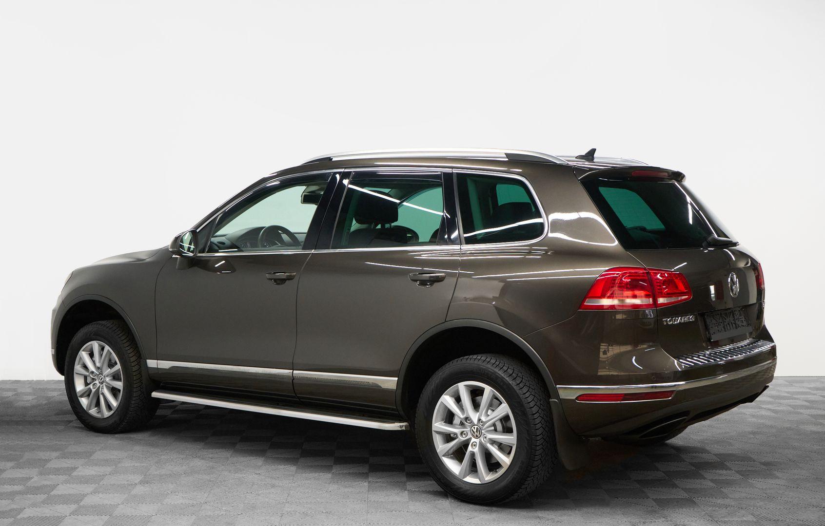 Volkswagen Touareg 2016, коричневый