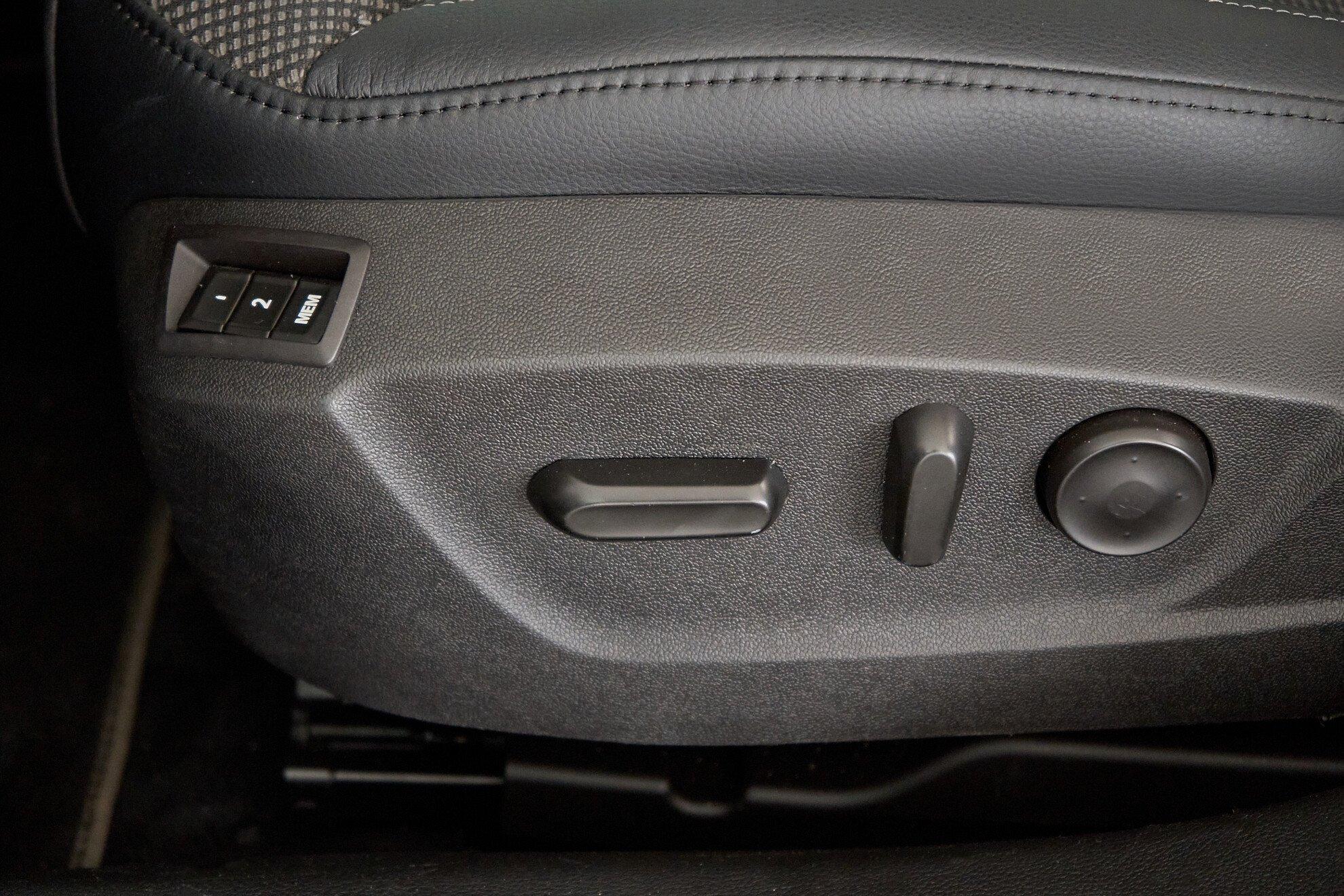 Opel Insignia 2010, черный