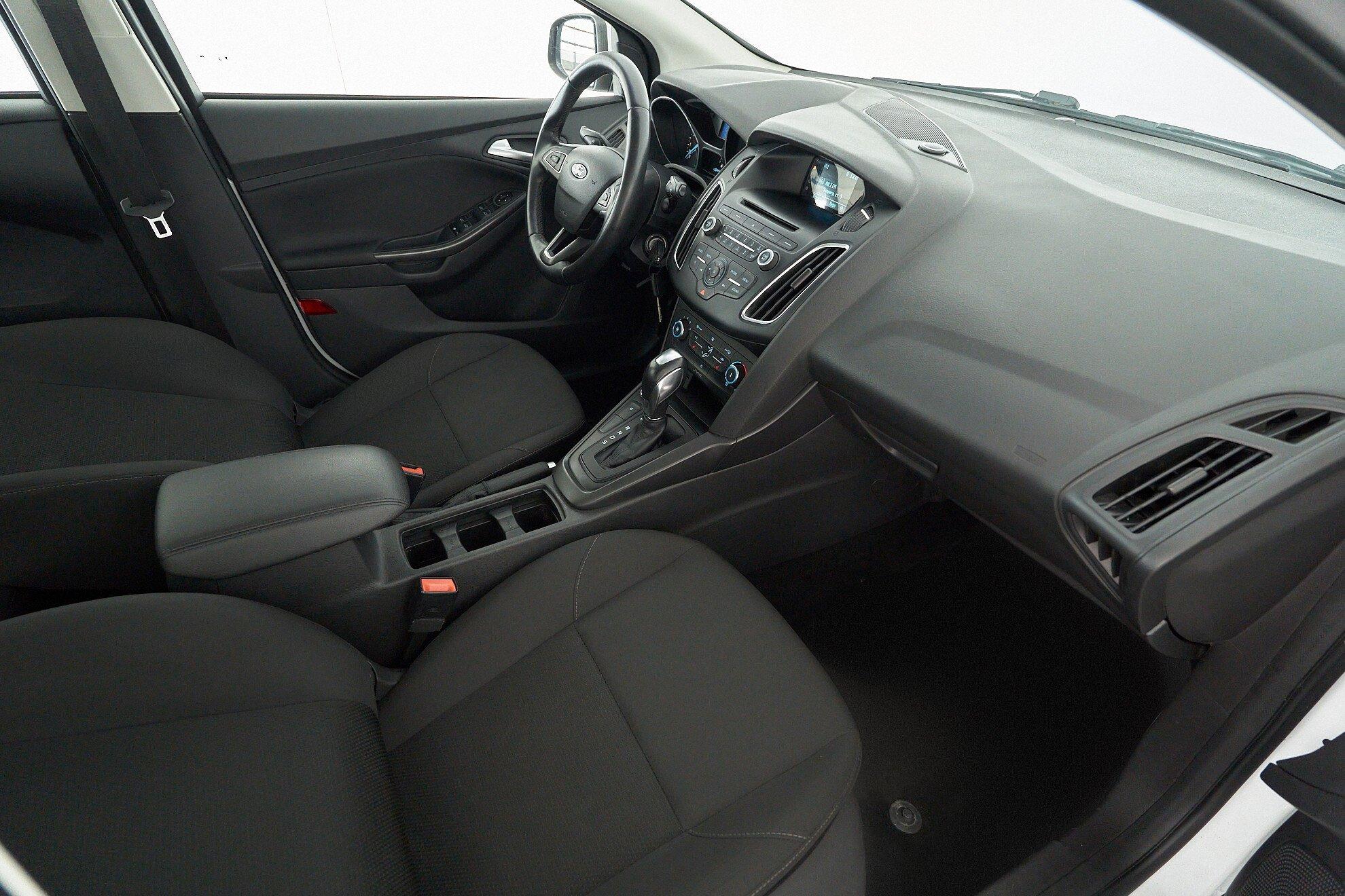 Ford Focus 2016, белый