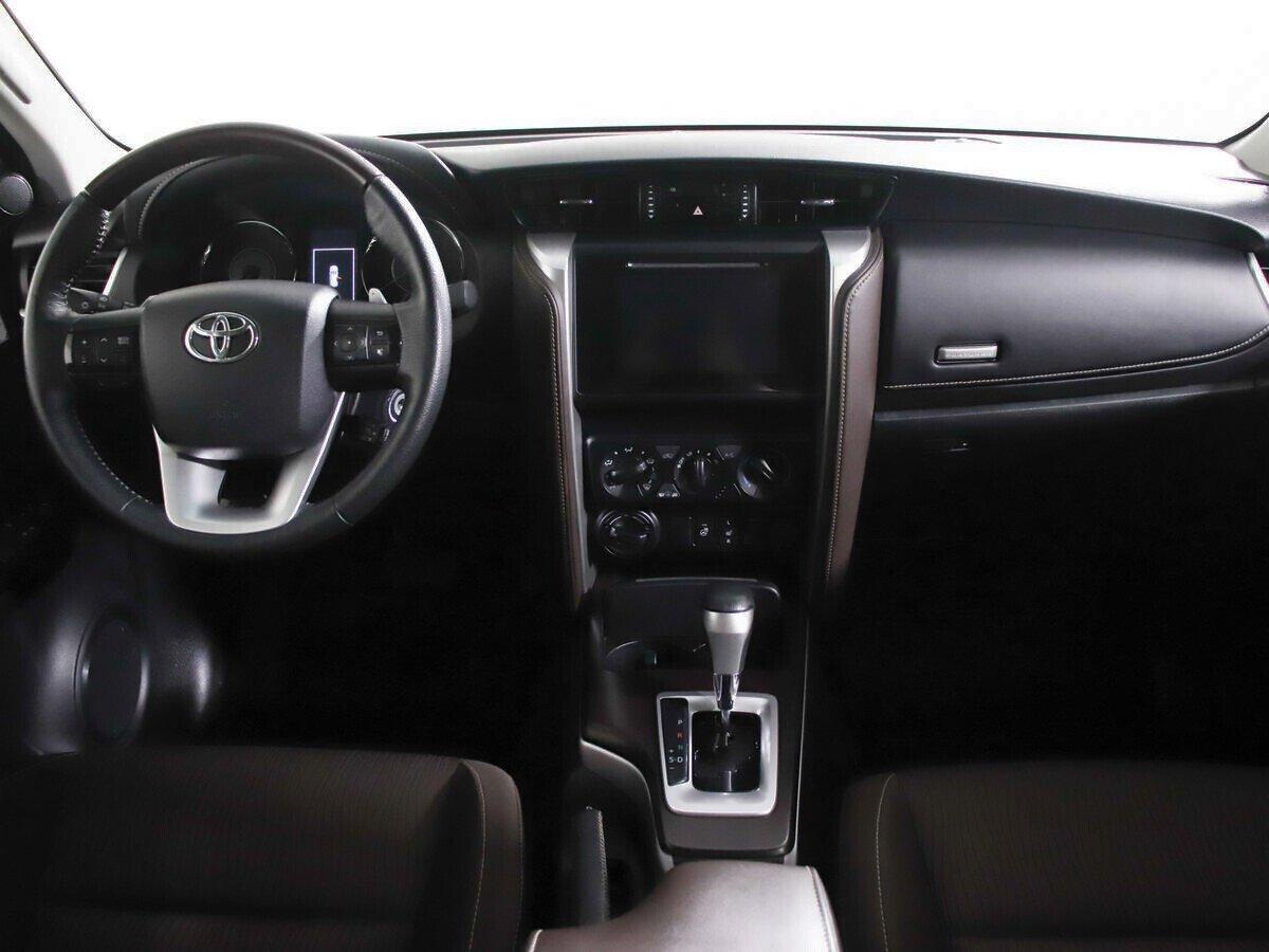 Toyota Fortuner 2018, синий