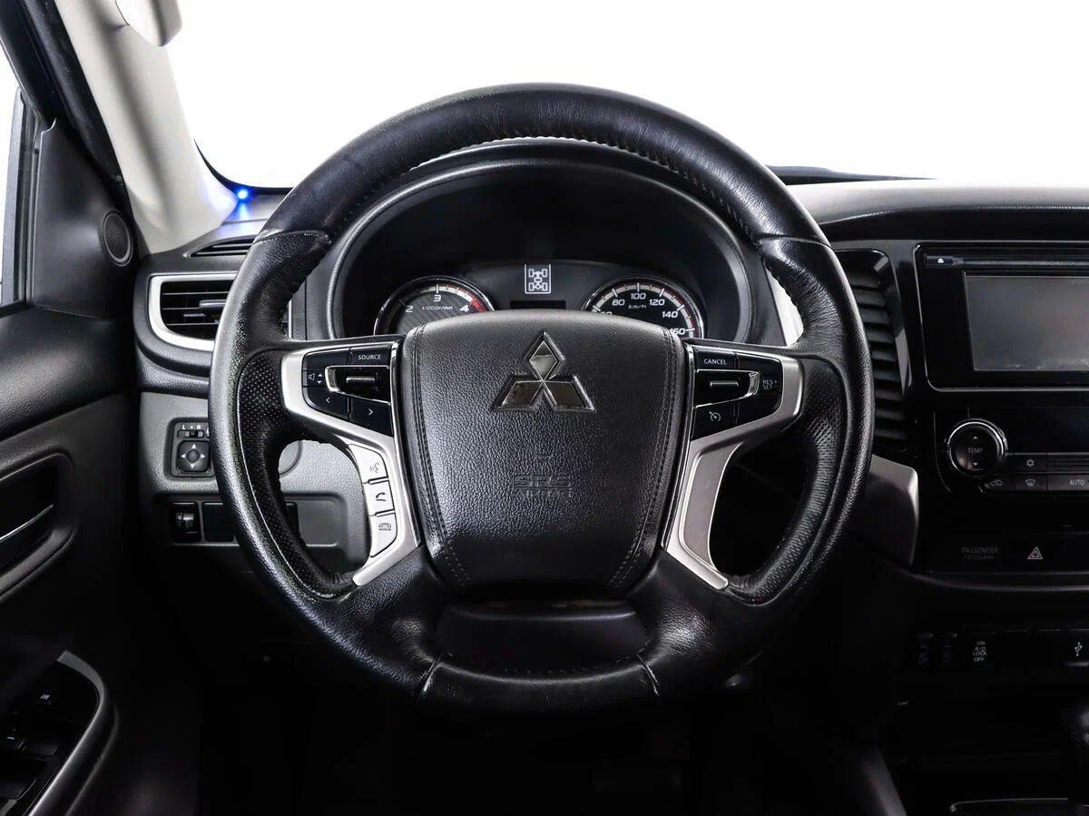 Mitsubishi L200 2017, синий