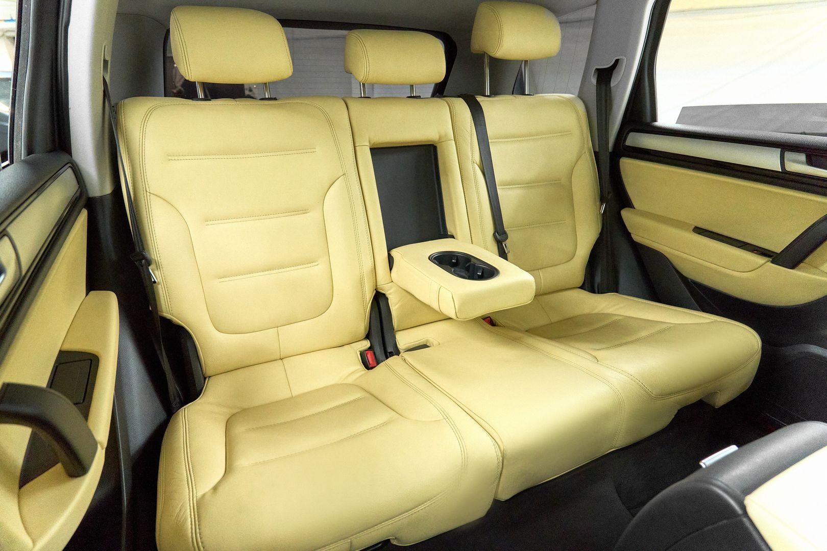 Volkswagen Touareg 2012, коричневый