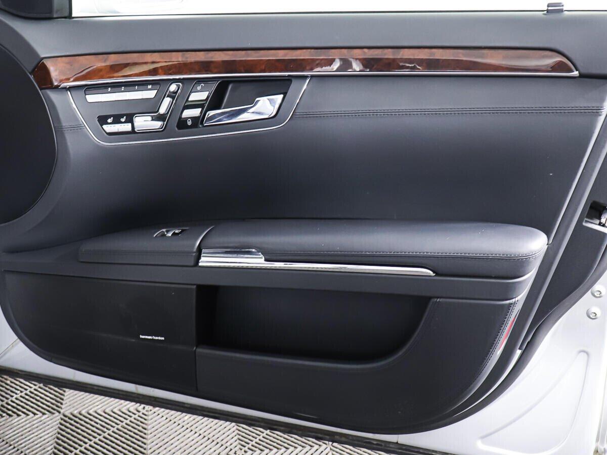 Mercedes-Benz S-Класс 2011, серебряный