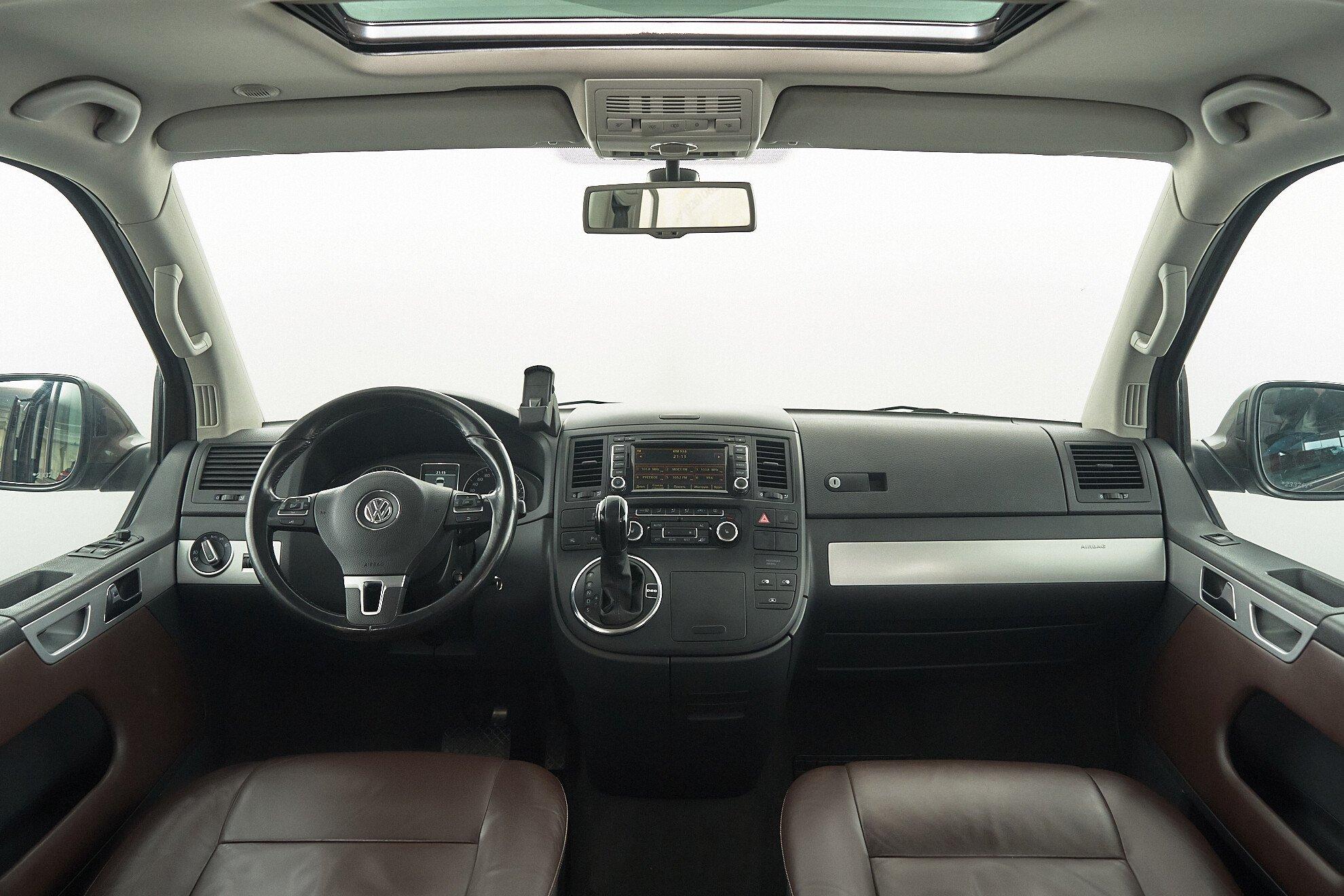 Volkswagen Multivan 2010, коричневый