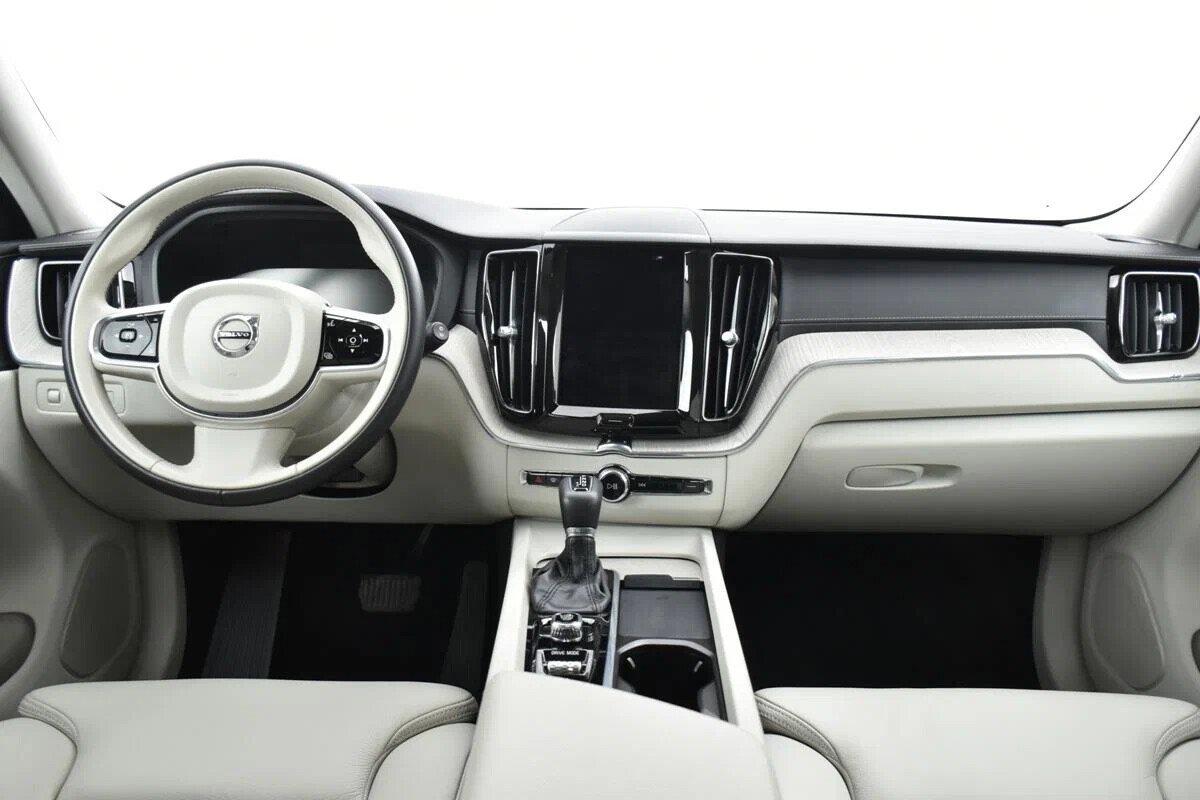 Volvo XC60 2021, бежевый