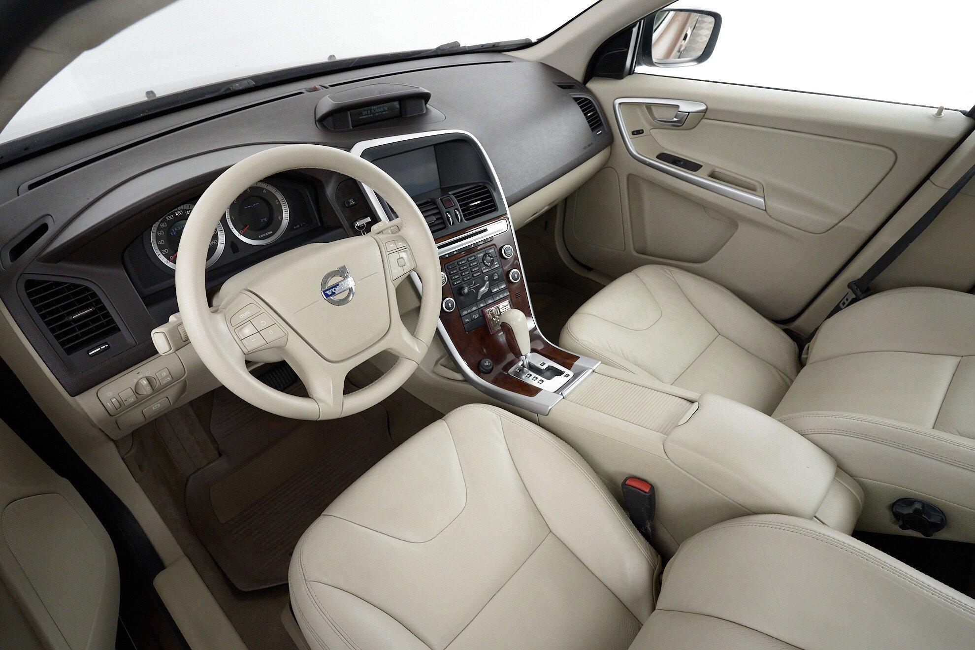 Volvo XC60 2010, коричневый