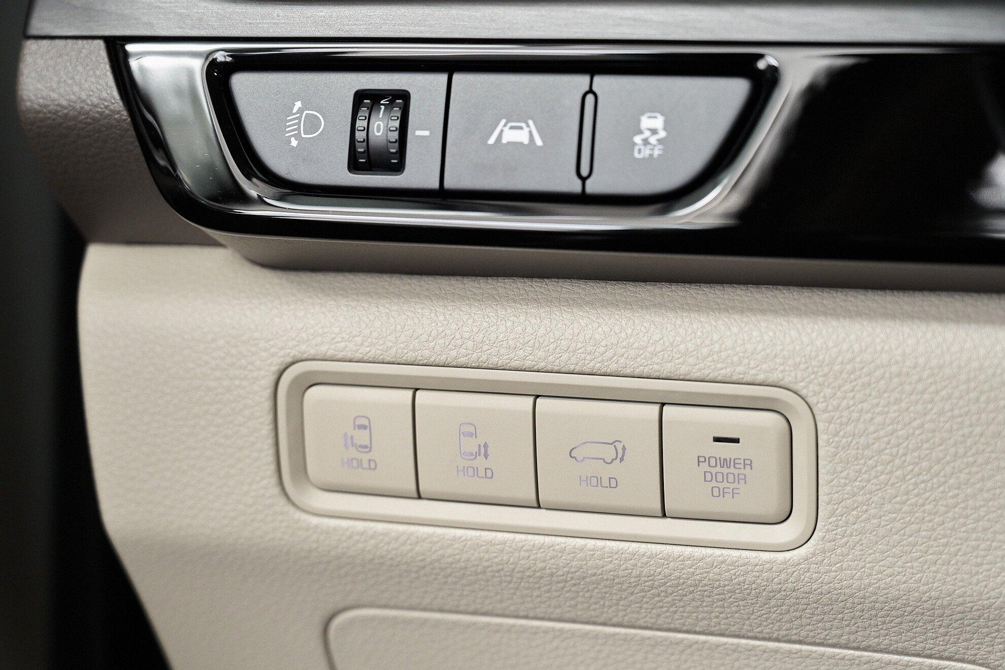 Kia Carnival 2023, белый