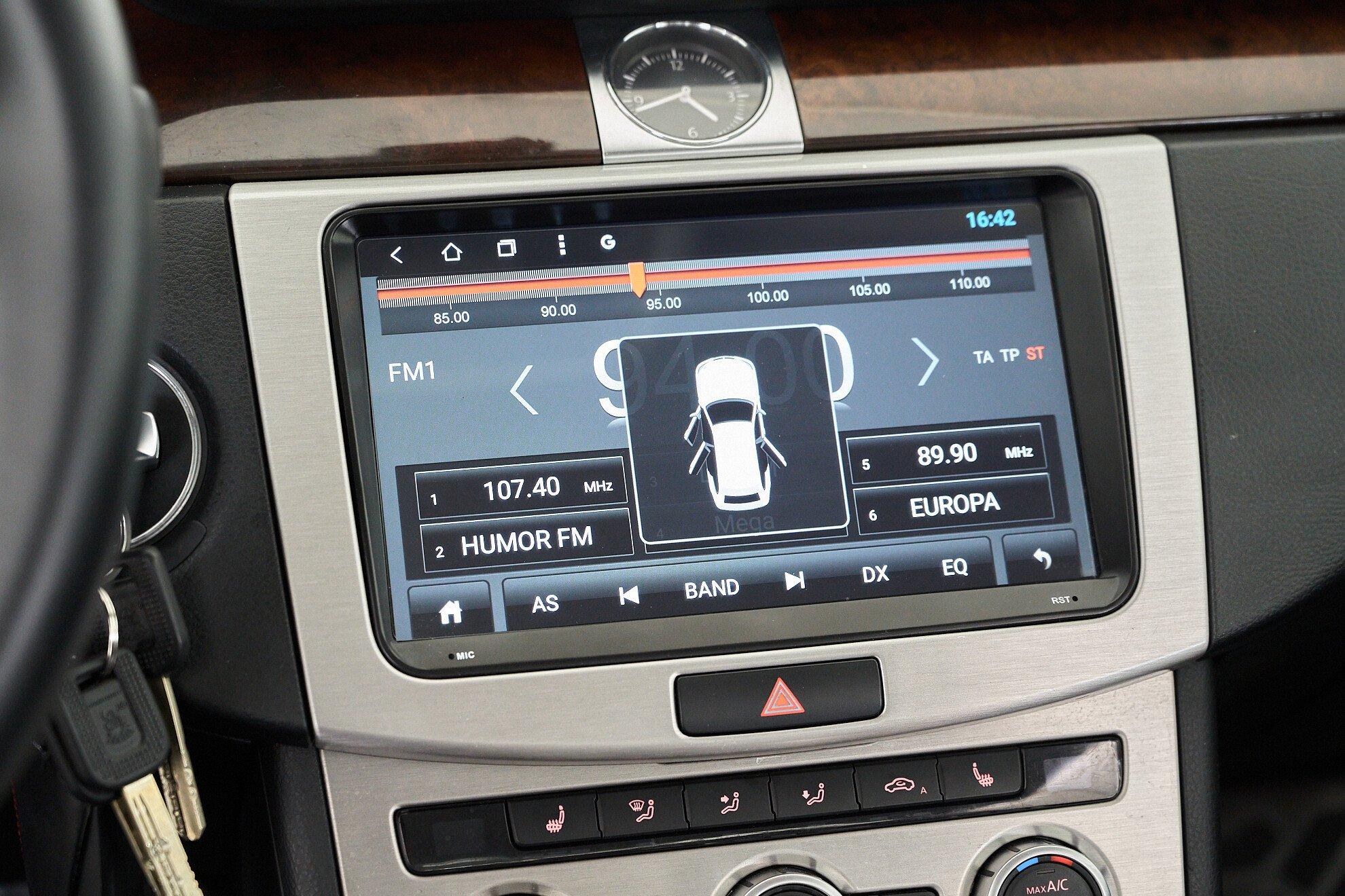 Volkswagen Passat 2012, белый