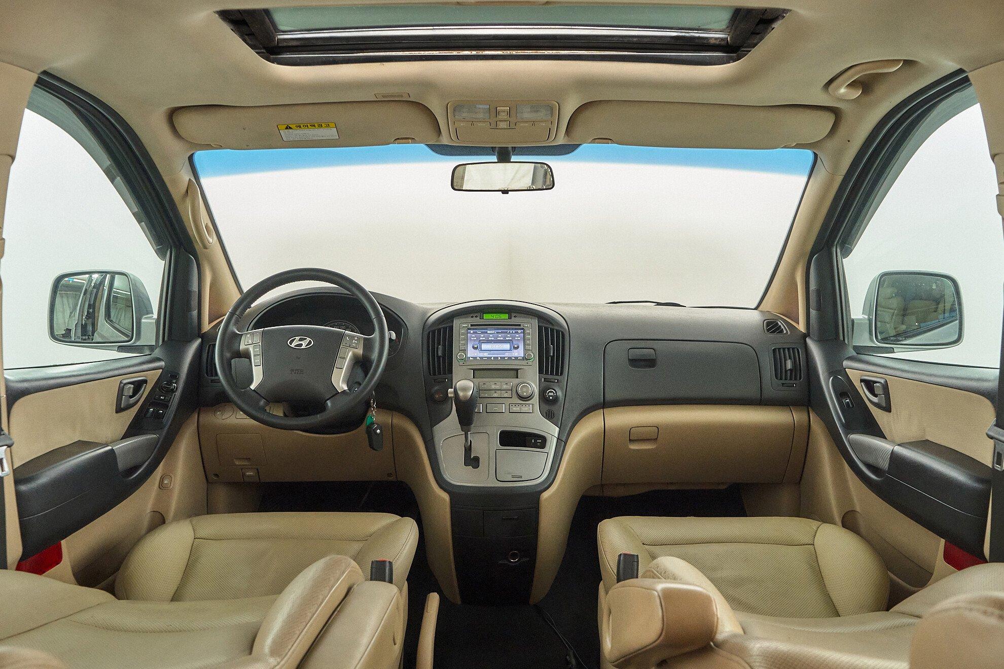 Hyundai Grand Starex 2008, серебряный