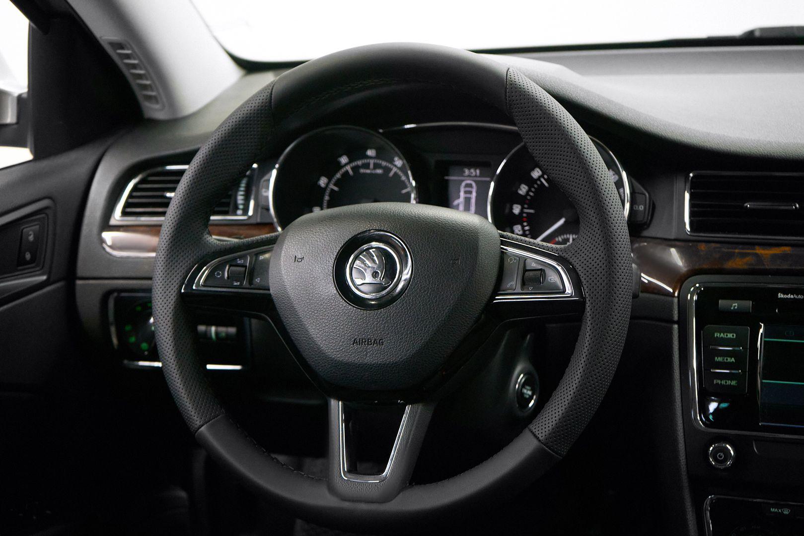 Skoda Superb 2014, бежевый