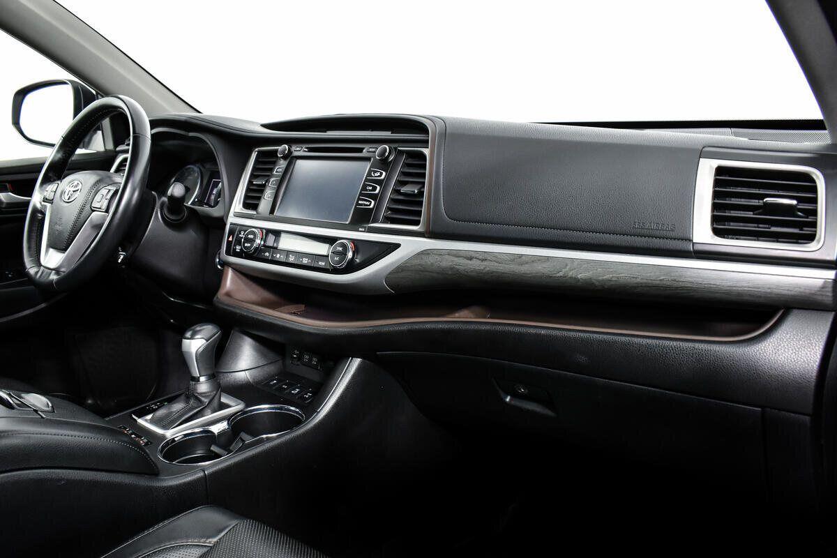 Toyota Highlander 2018, белый