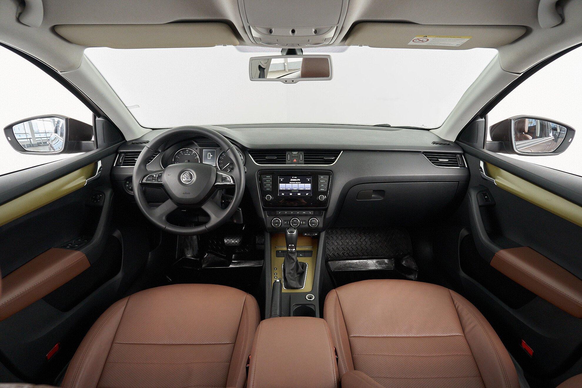Skoda Octavia 2016, коричневый