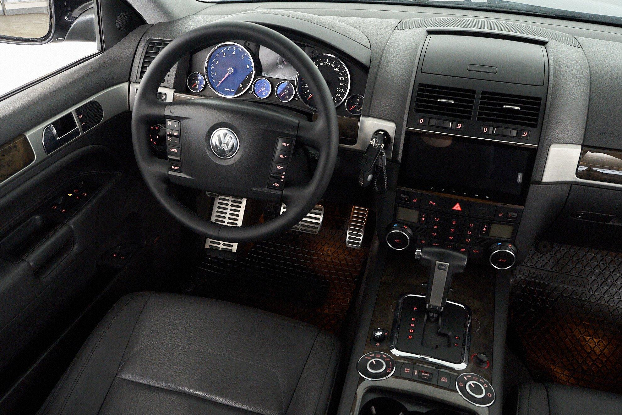 Volkswagen Touareg 2007, черный