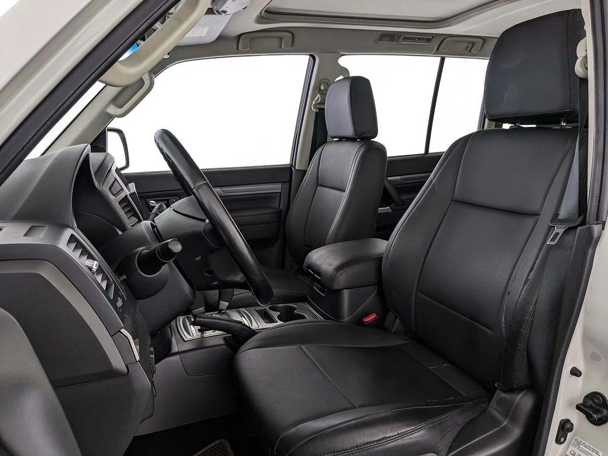 Mitsubishi Pajero 2018, белый