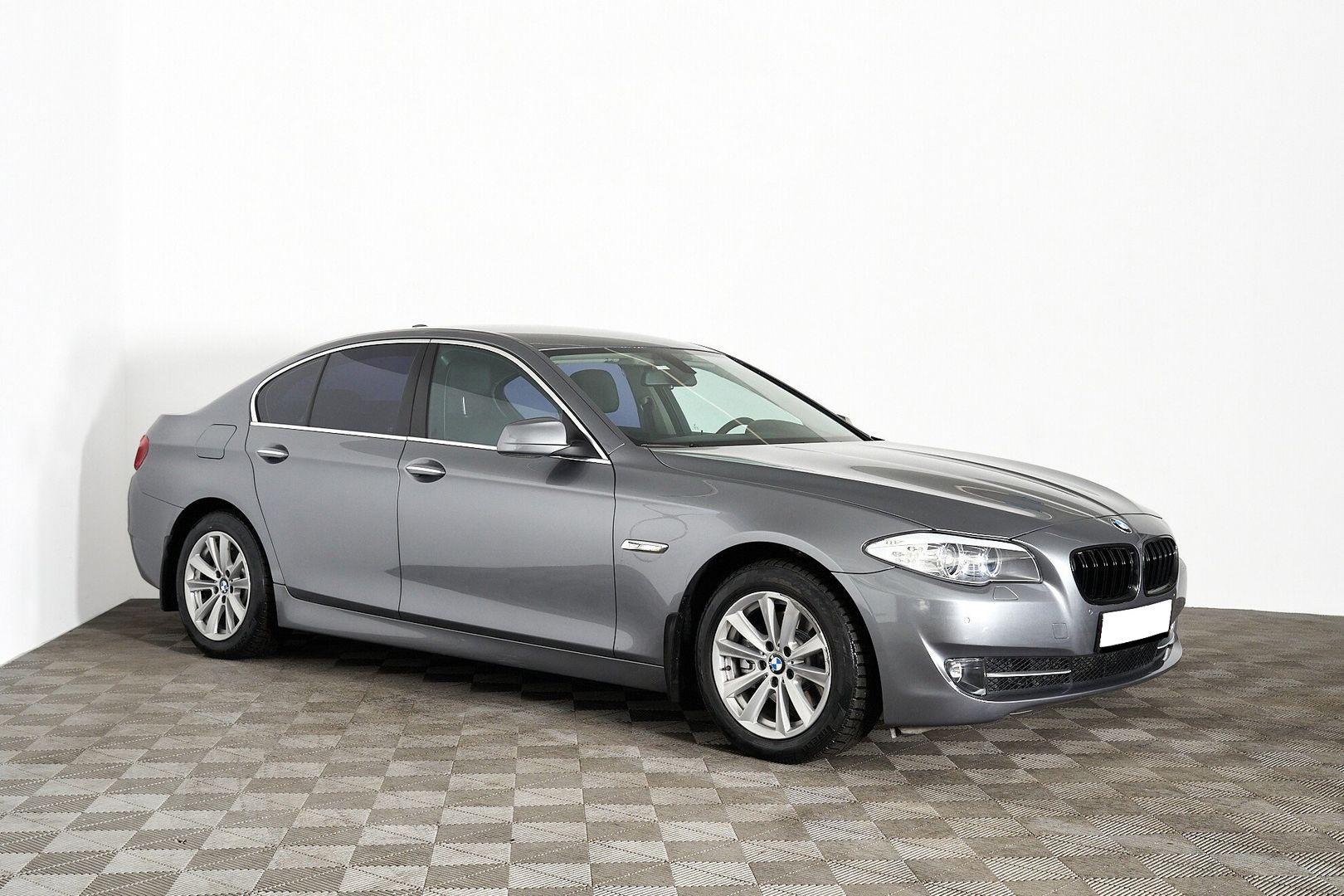 BMW 5 серии 2016, серый
