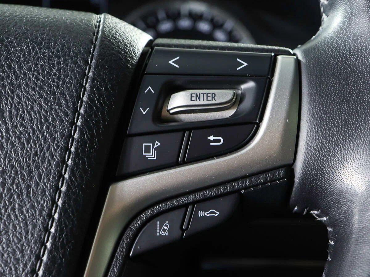 Toyota Land Cruiser 2018, белый