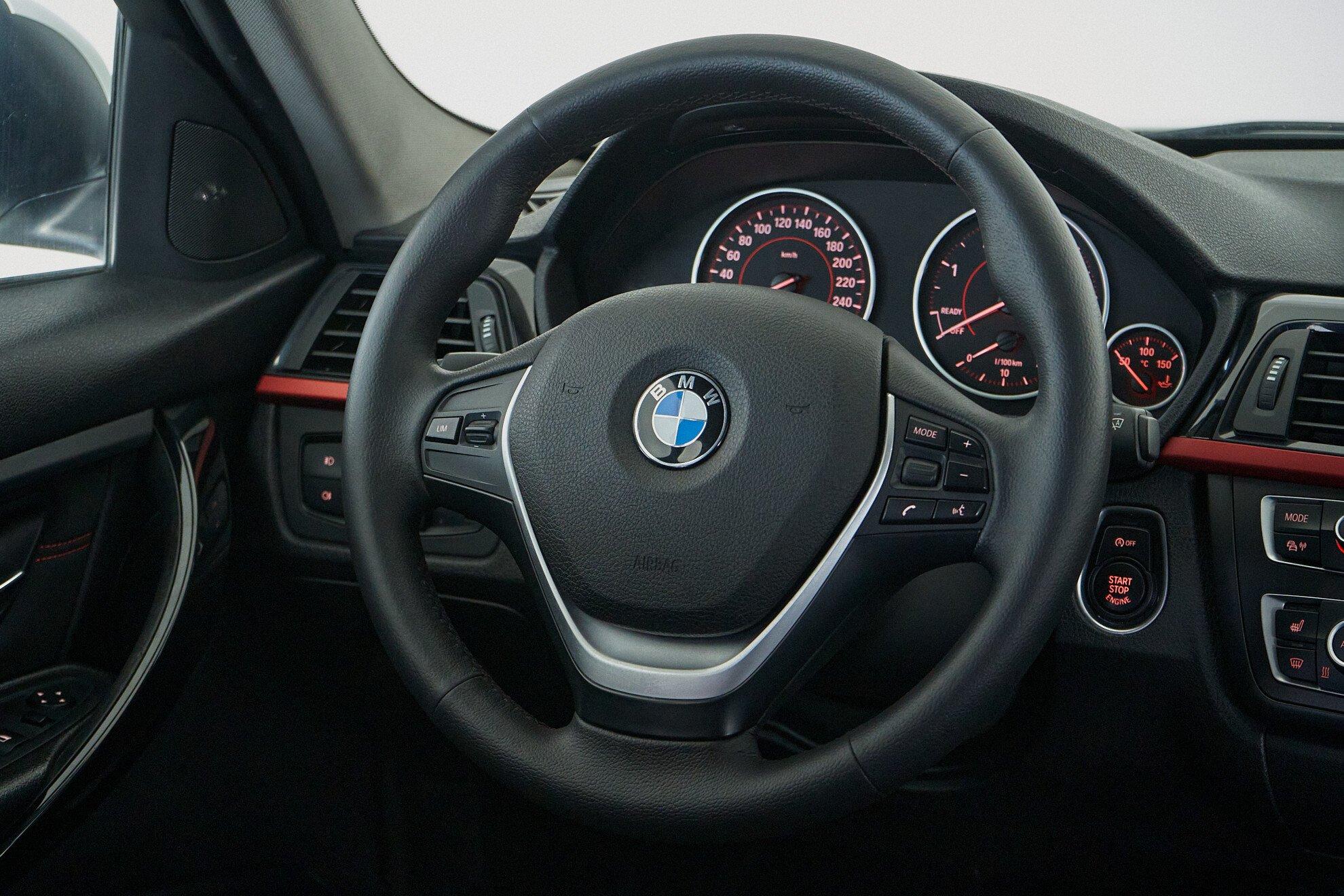 BMW 3 серии 2013, белый