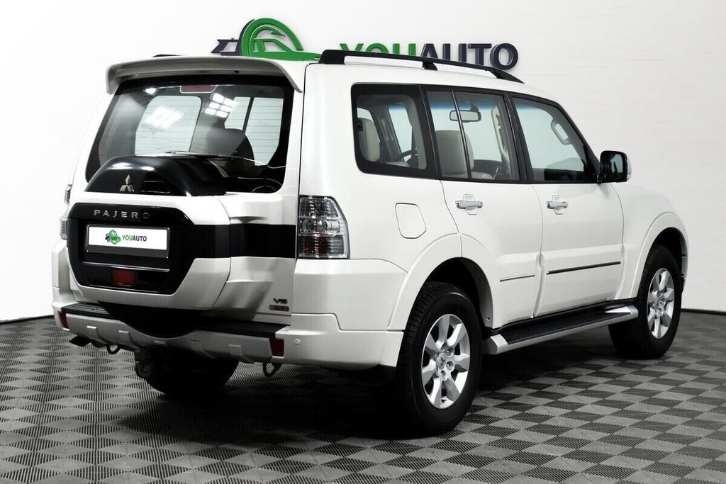 Mitsubishi Pajero 2021, белый